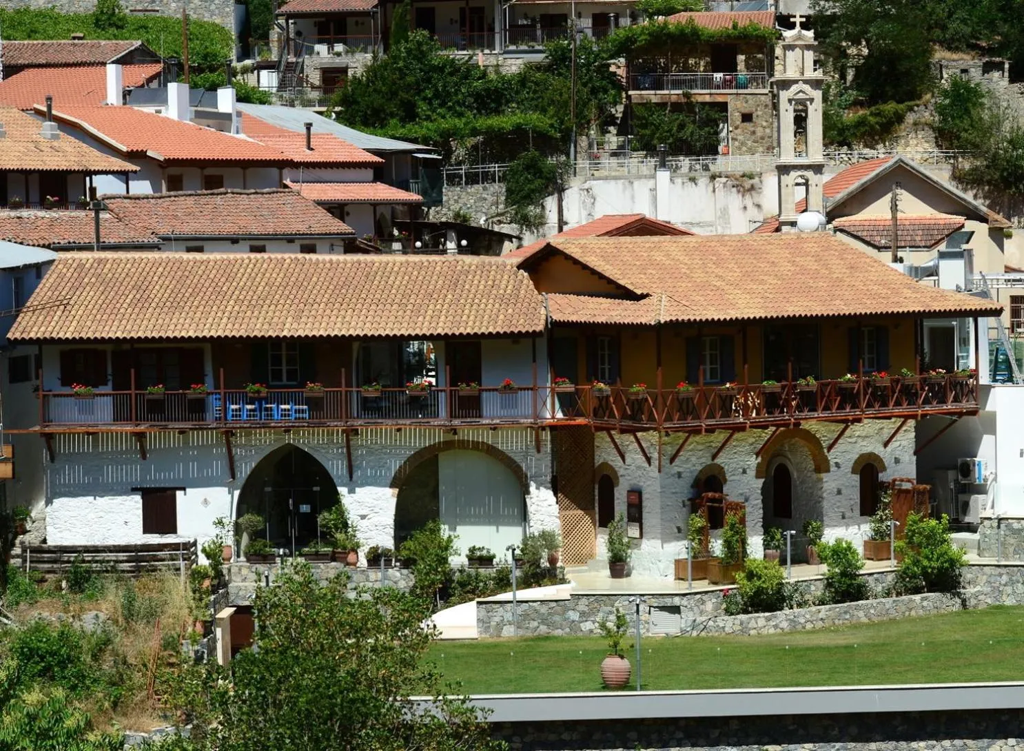 Property building in Casale Panayiotis