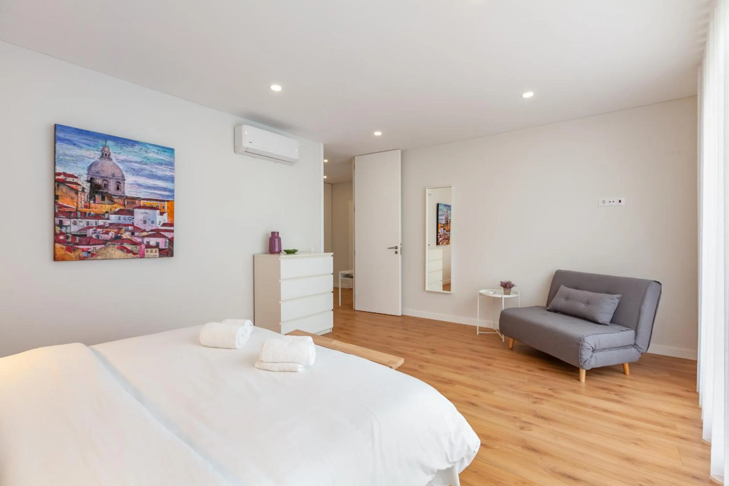 Bed in Oporto Palace Apartments