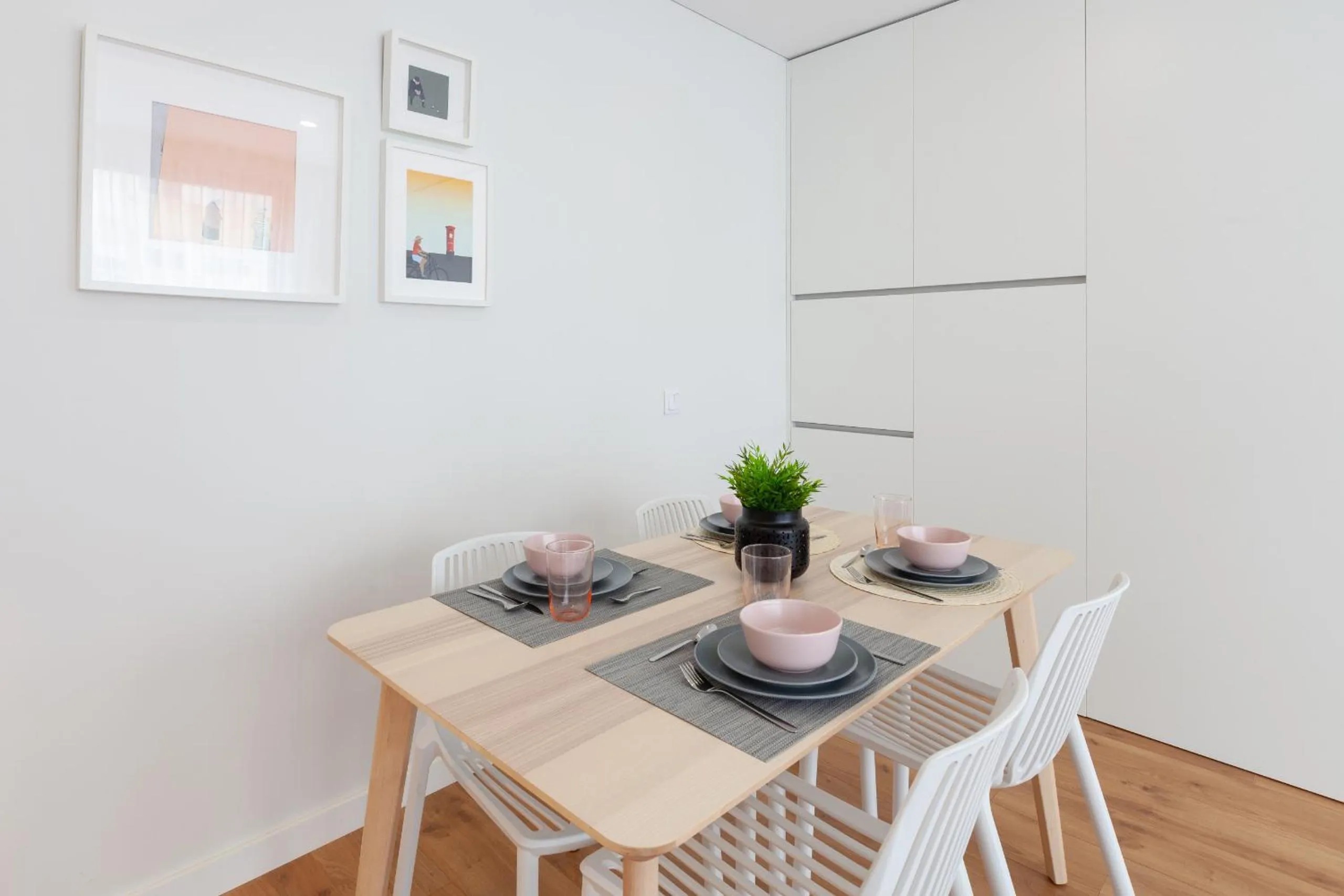 Dining area in Oporto Palace Apartments