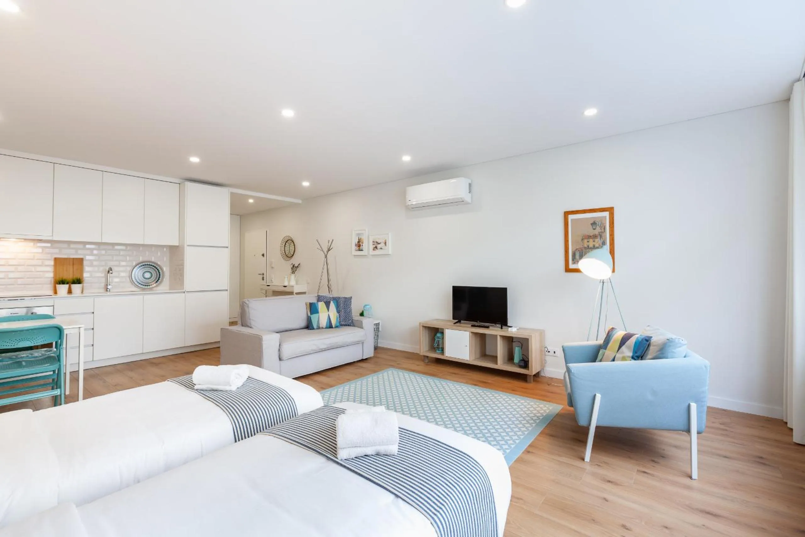 Bed in Oporto Palace Apartments