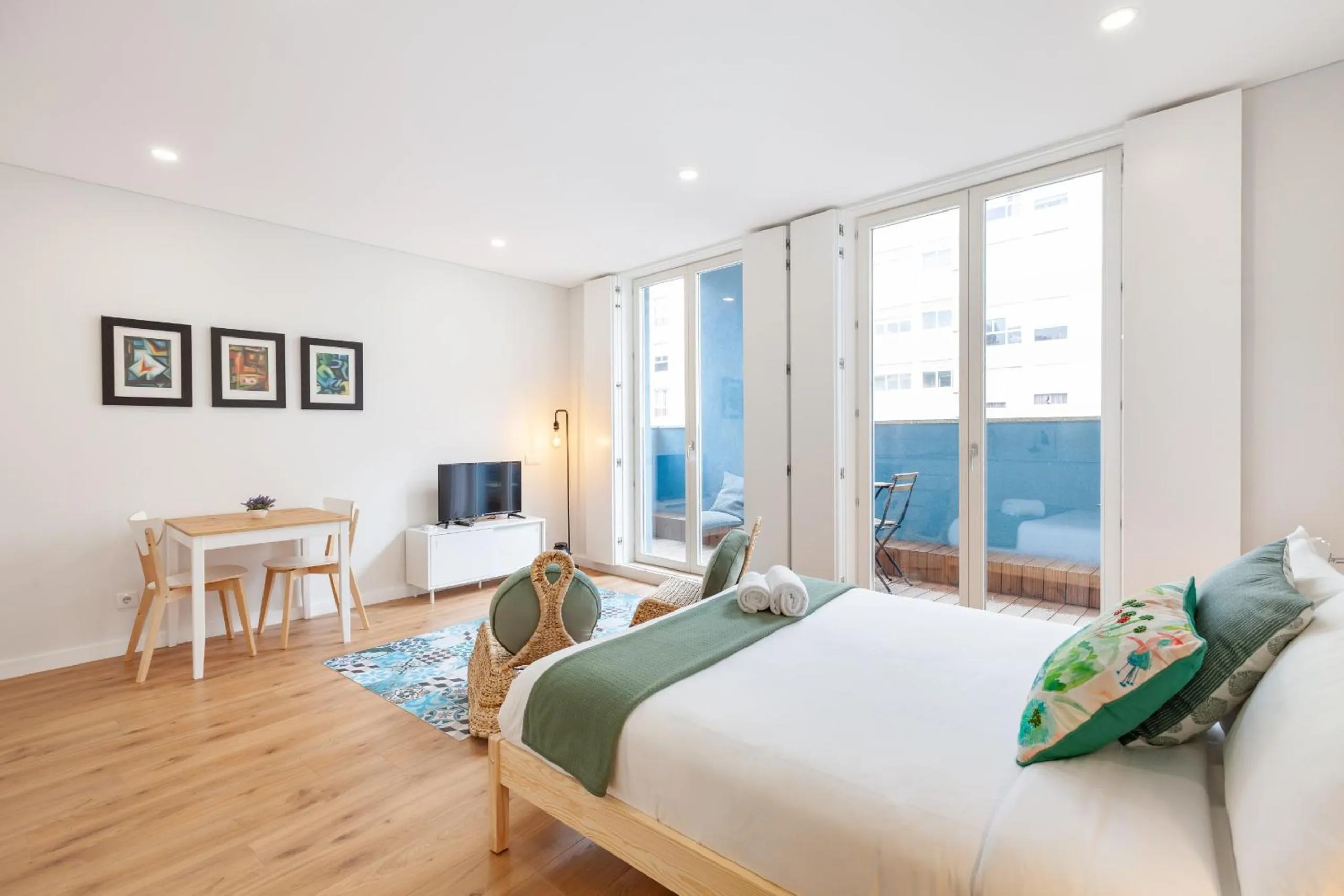 Bed in Oporto Palace Apartments