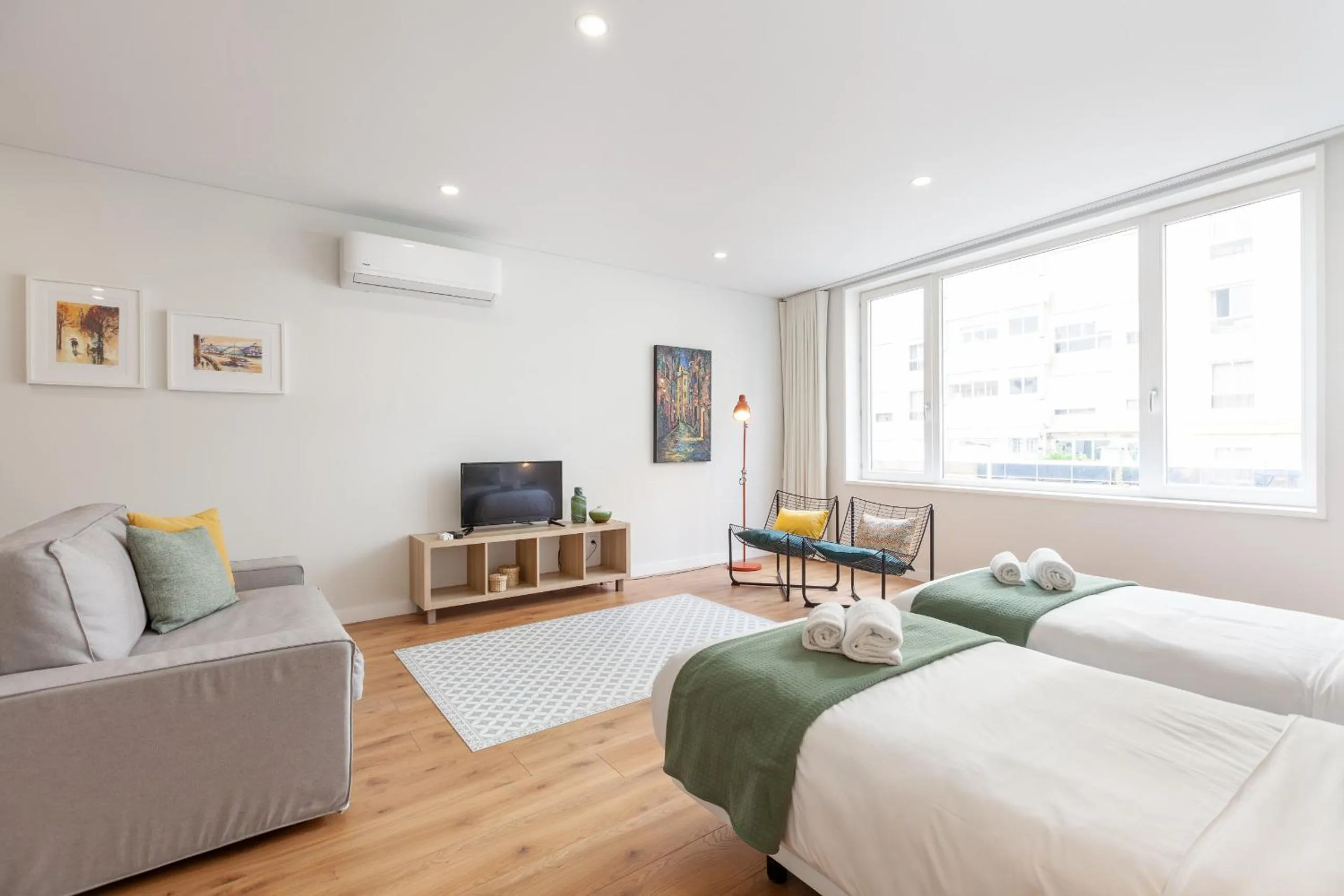 Bed in Oporto Palace Apartments