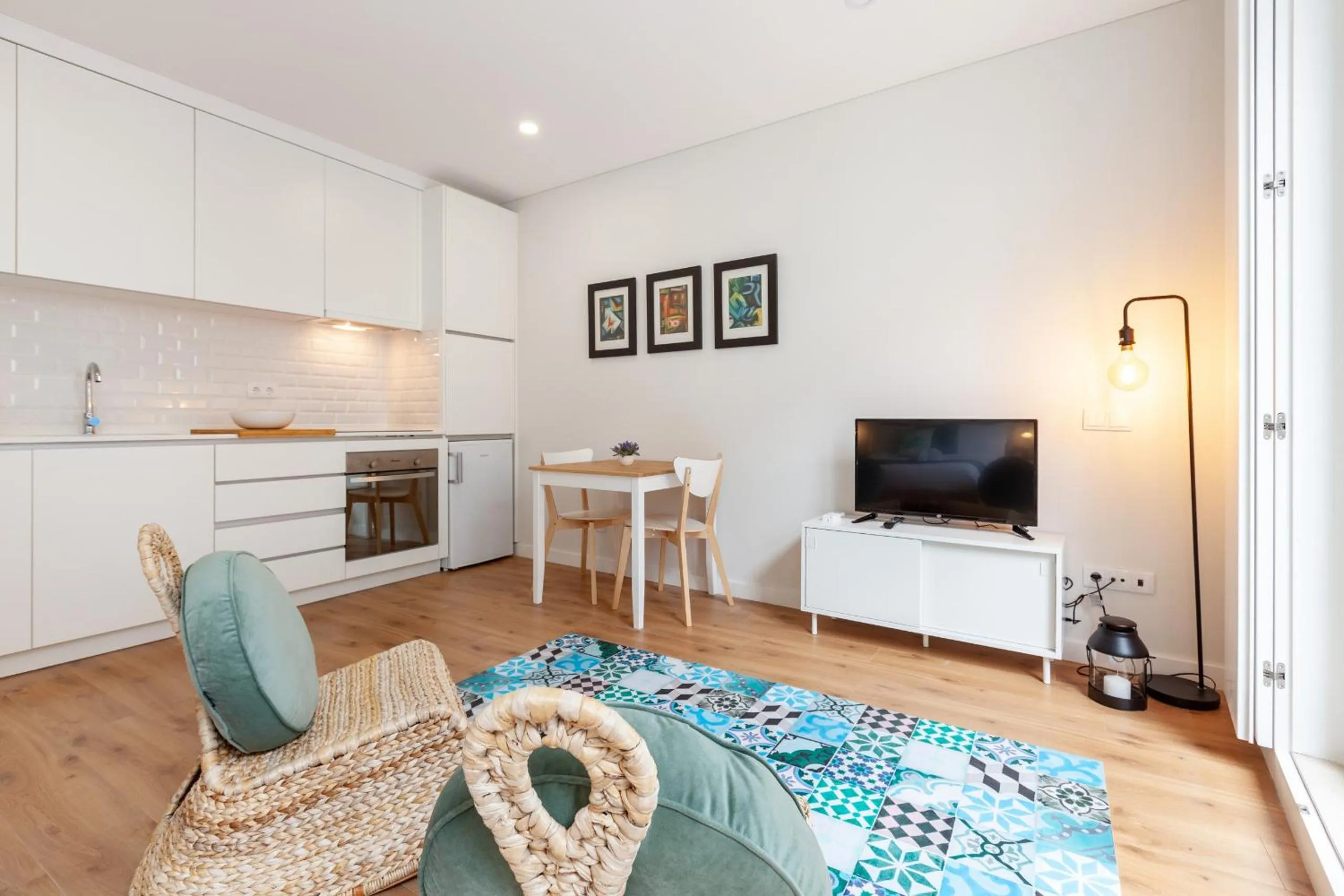 Communal lounge/ TV room in Oporto Palace Apartments