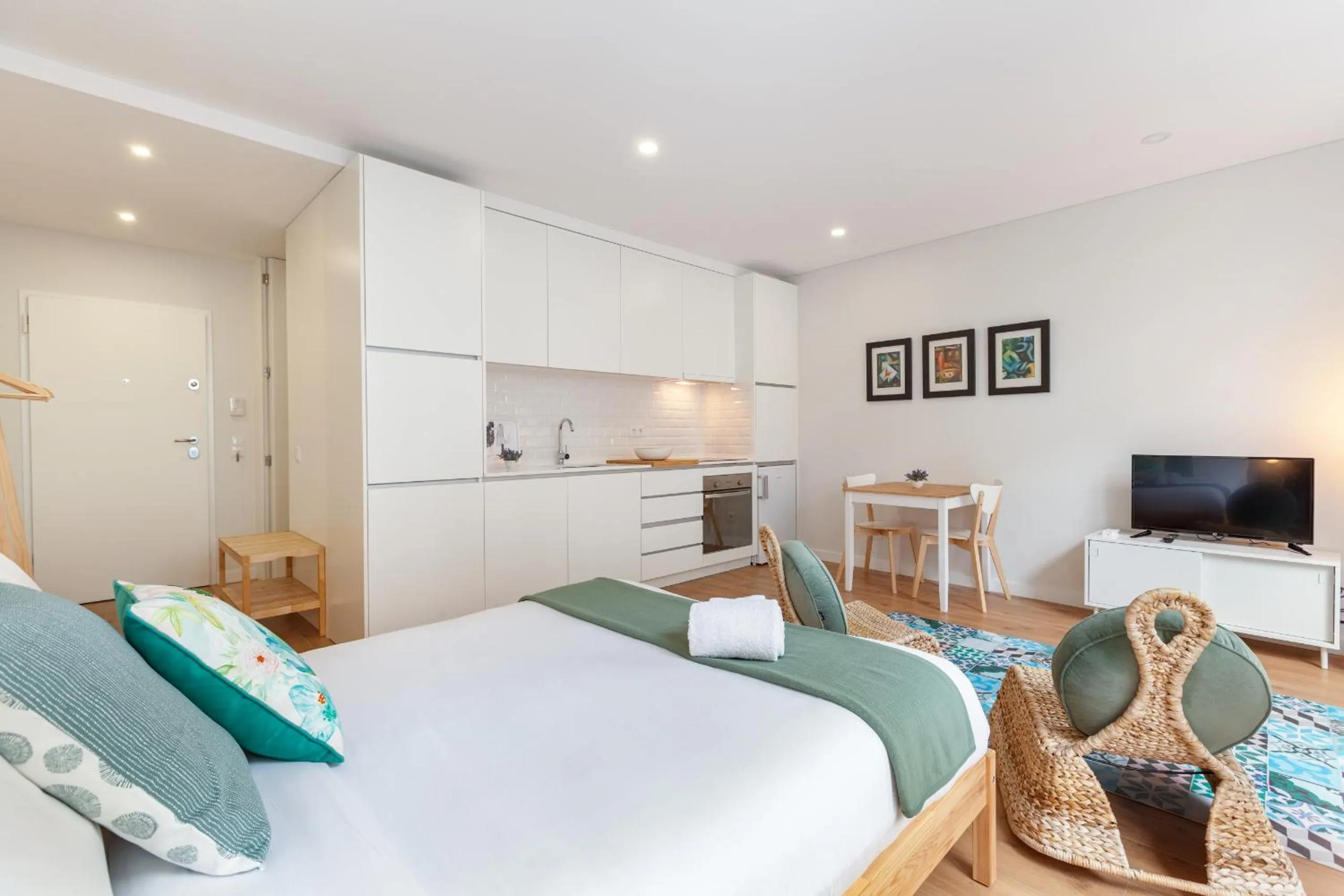 Bed in Oporto Palace Apartments