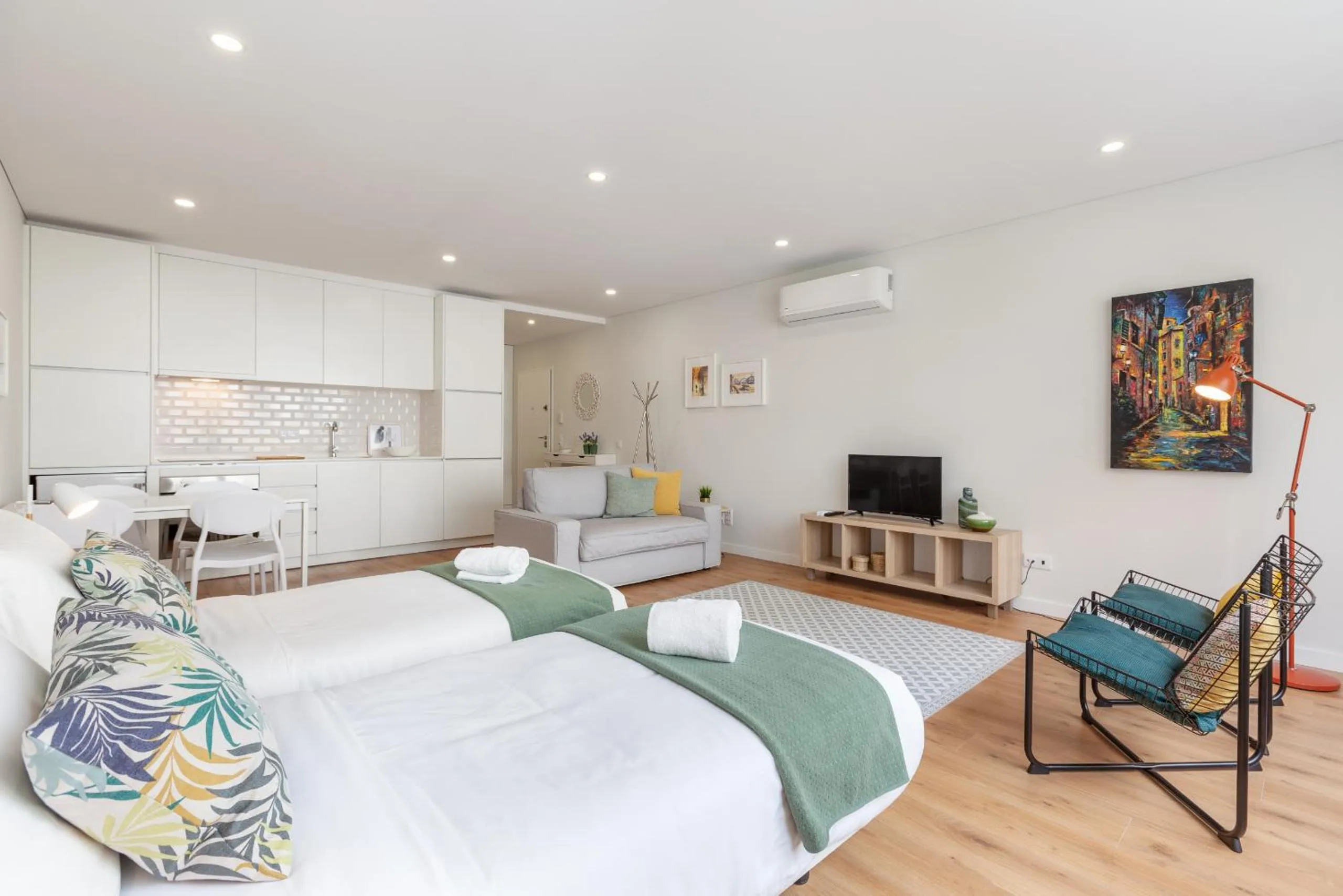 Bed in Oporto Palace Apartments