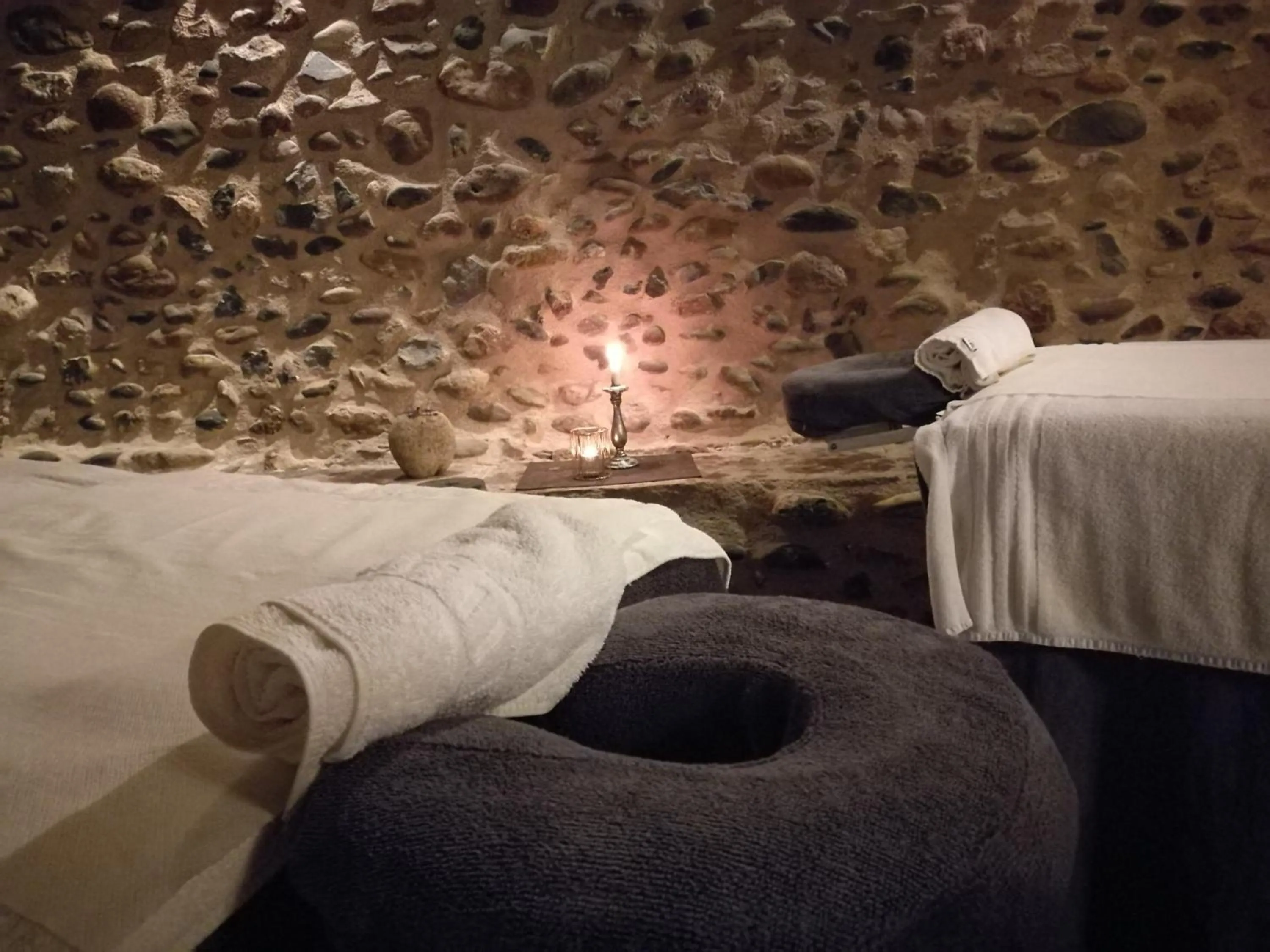 Bed in Hotel Logis - Chateau de Beauregard