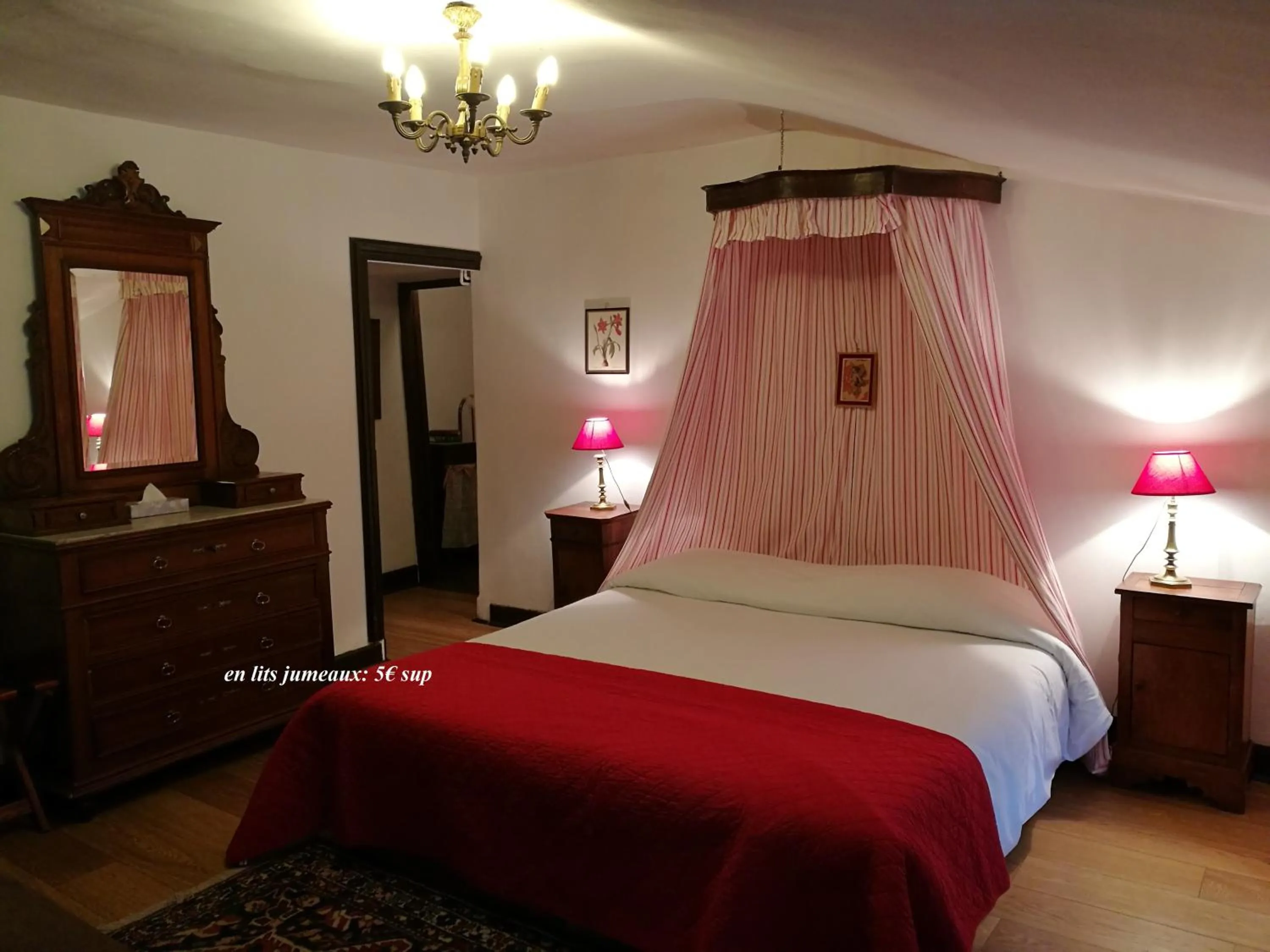 Bedroom, Bed in Hotel Logis - Chateau de Beauregard