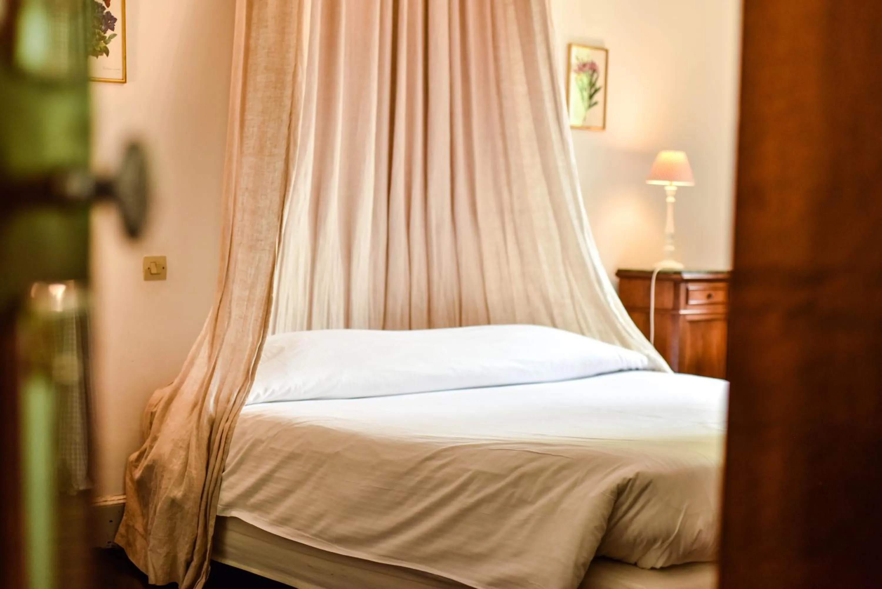 Bed in Hotel Logis - Chateau de Beauregard