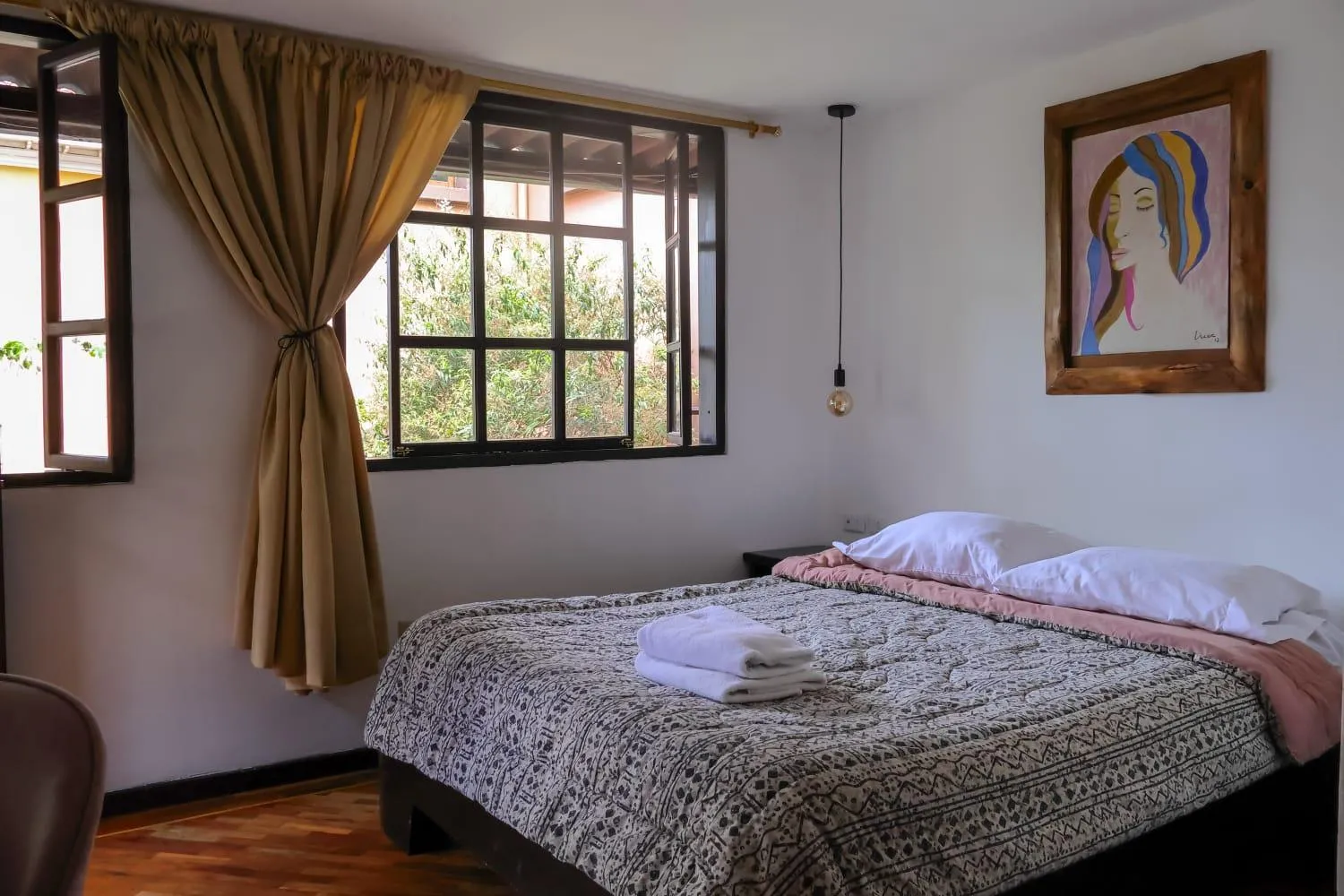 Shower, Bed in Hostal Alcala