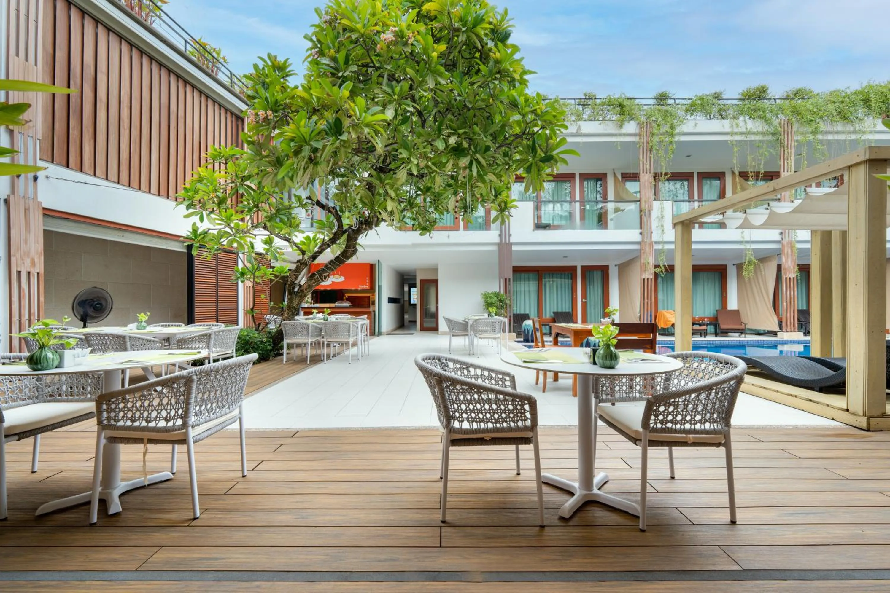 Restaurant/places to eat in La Flora Resort Patong