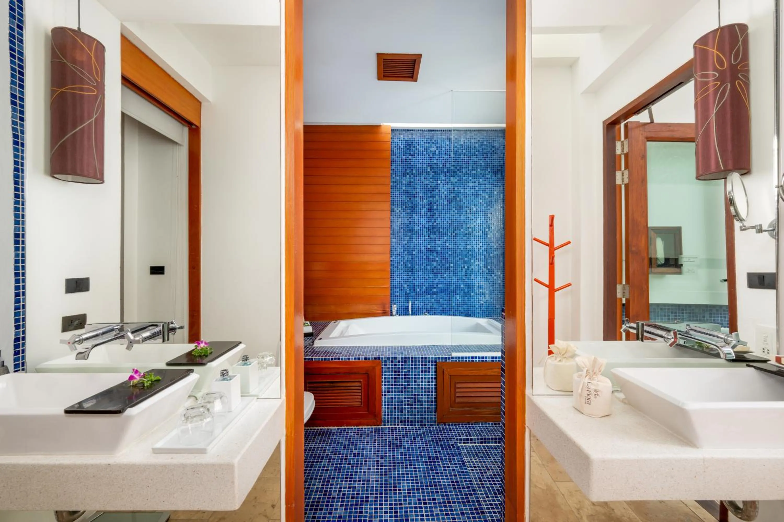 Bathroom in La Flora Resort Patong