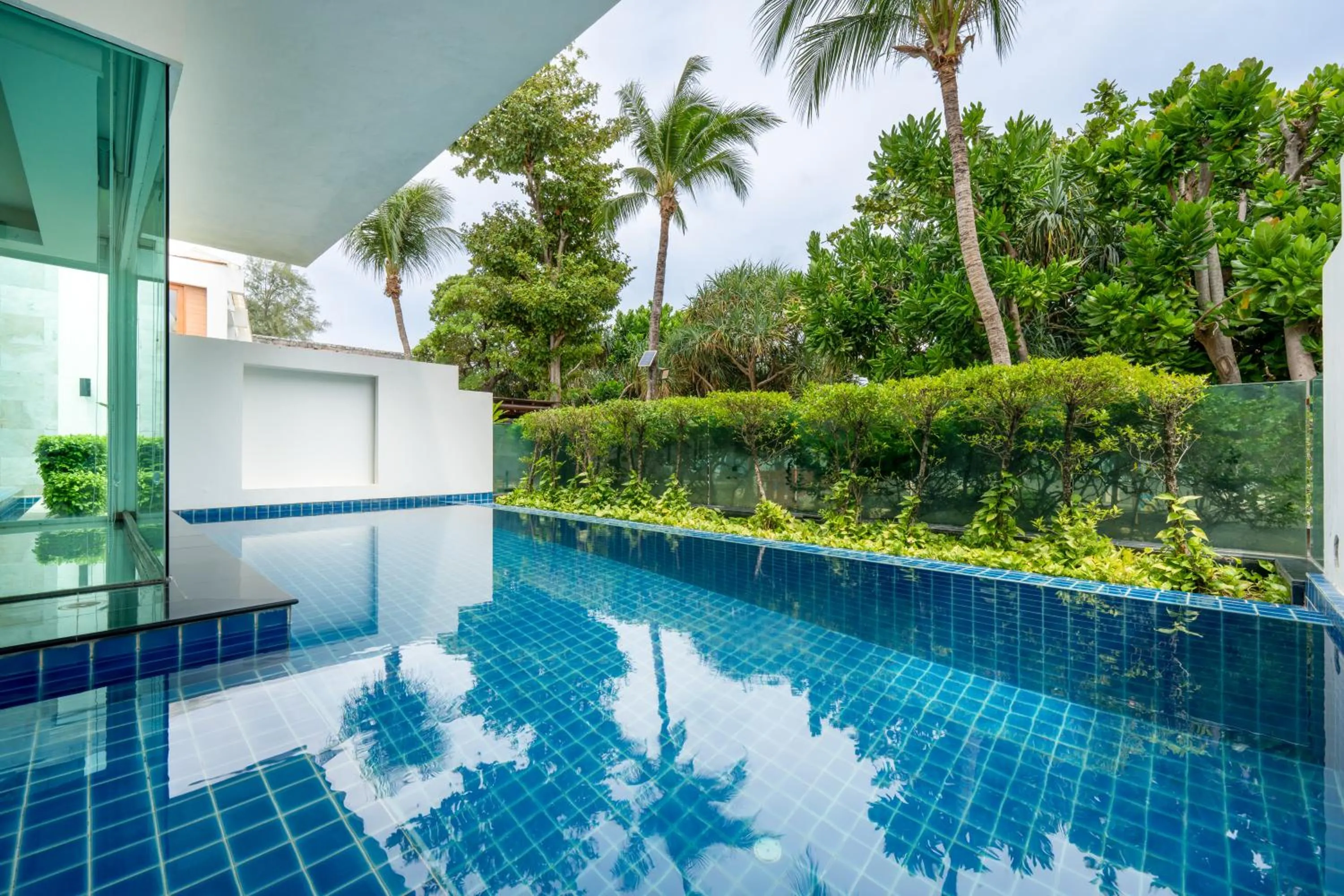 Swimming pool in La Flora Resort Patong