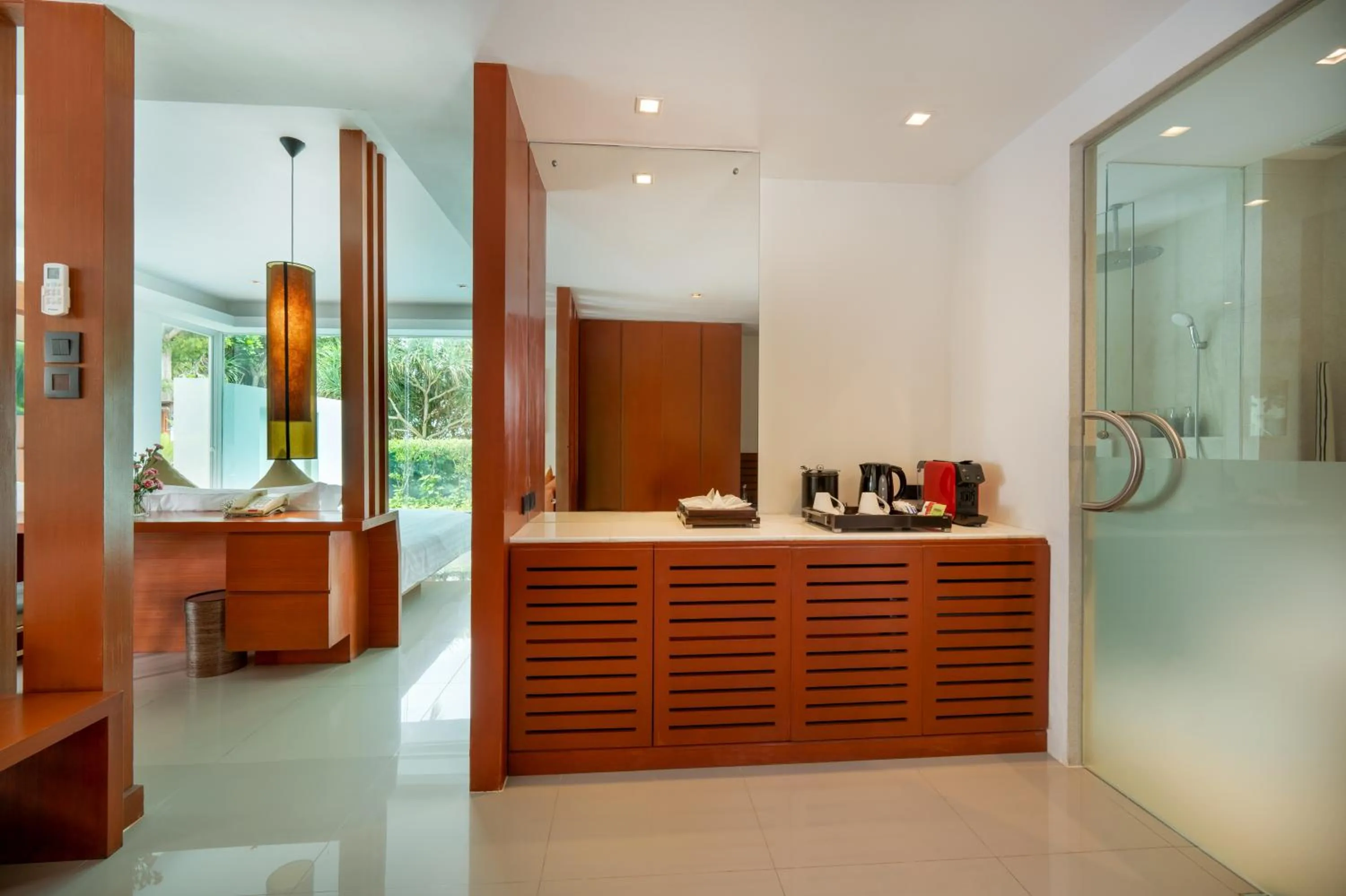 Coffee/tea facilities in La Flora Resort Patong