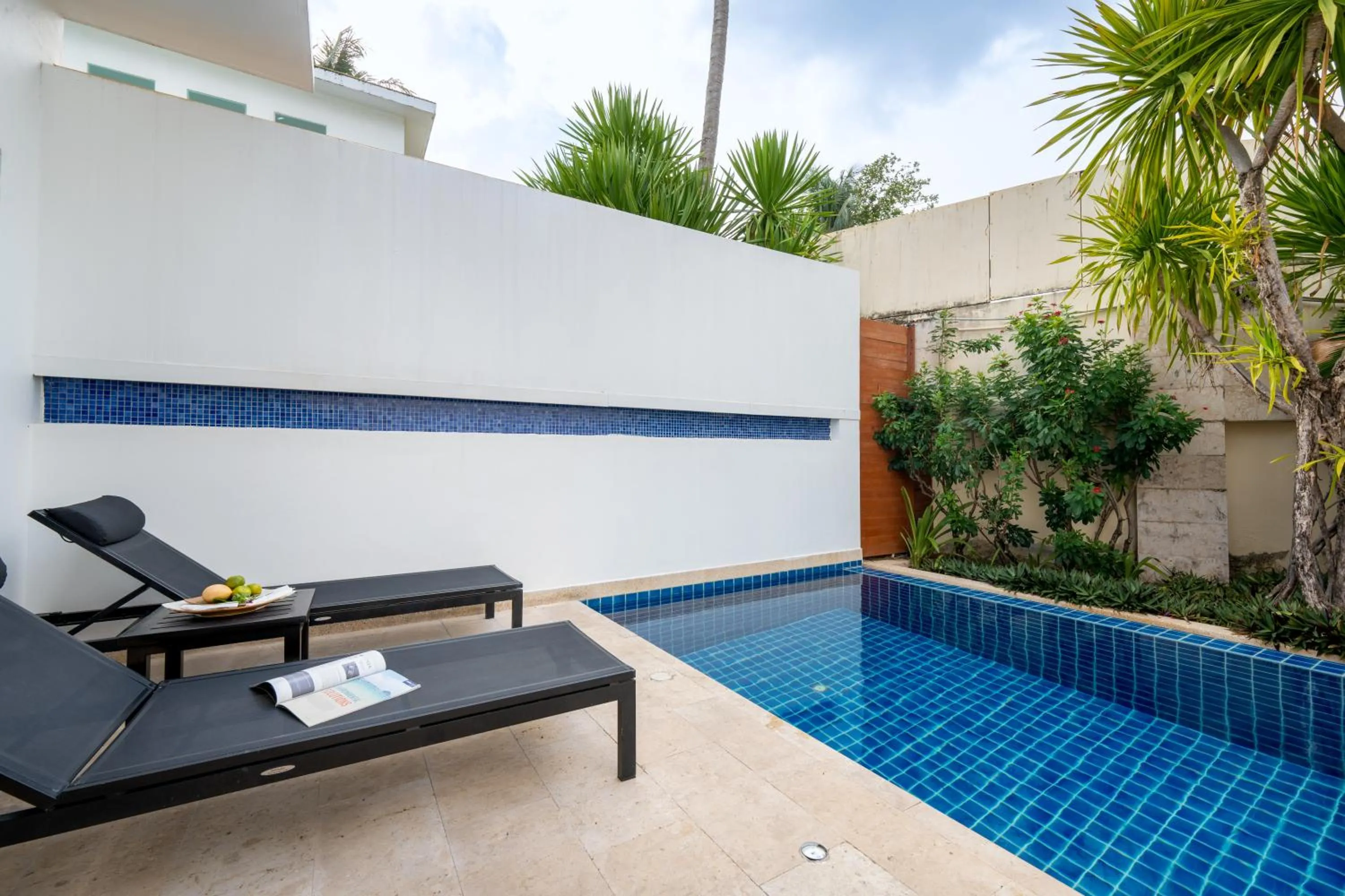 Swimming pool in La Flora Resort Patong