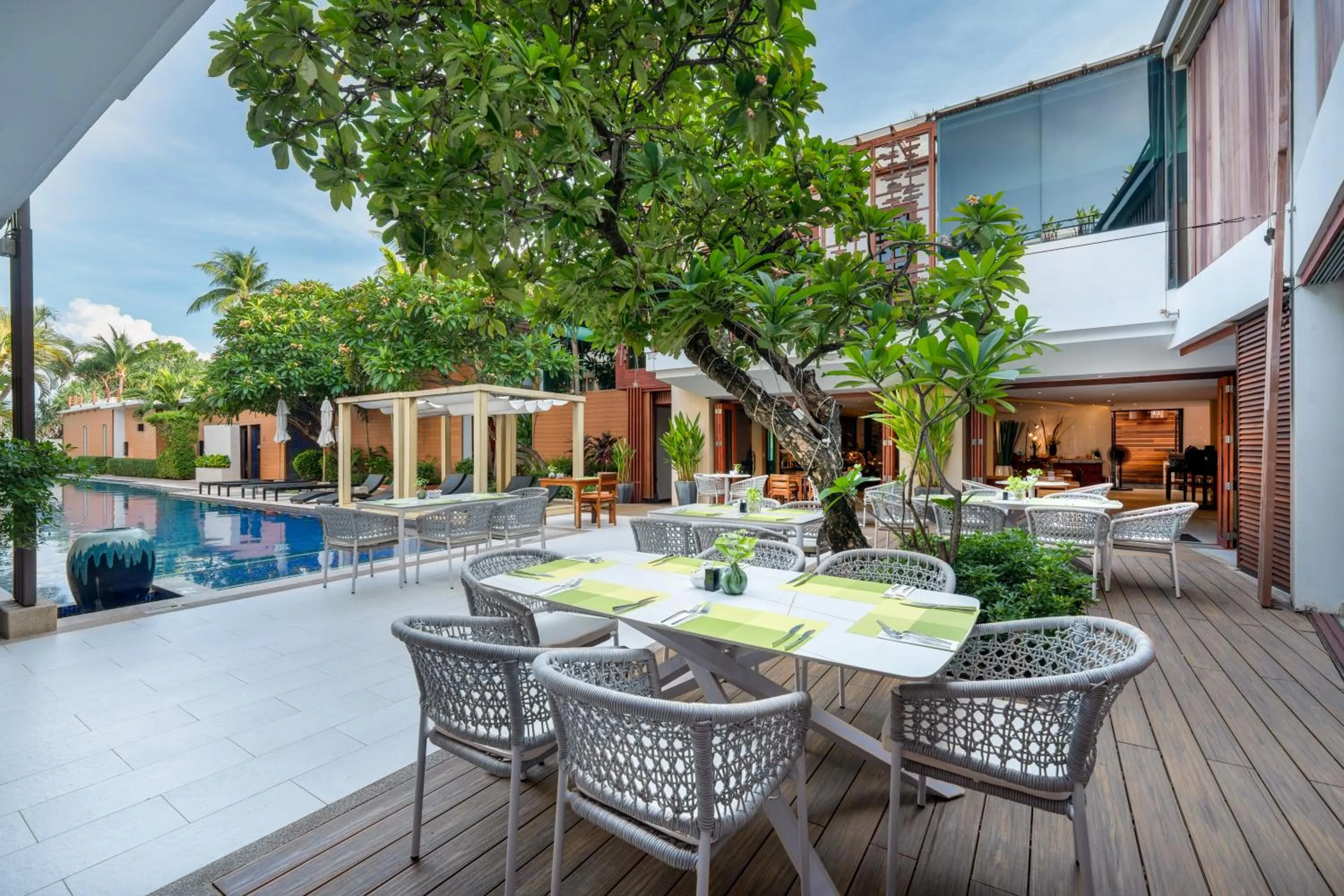 Restaurant/places to eat in La Flora Resort Patong