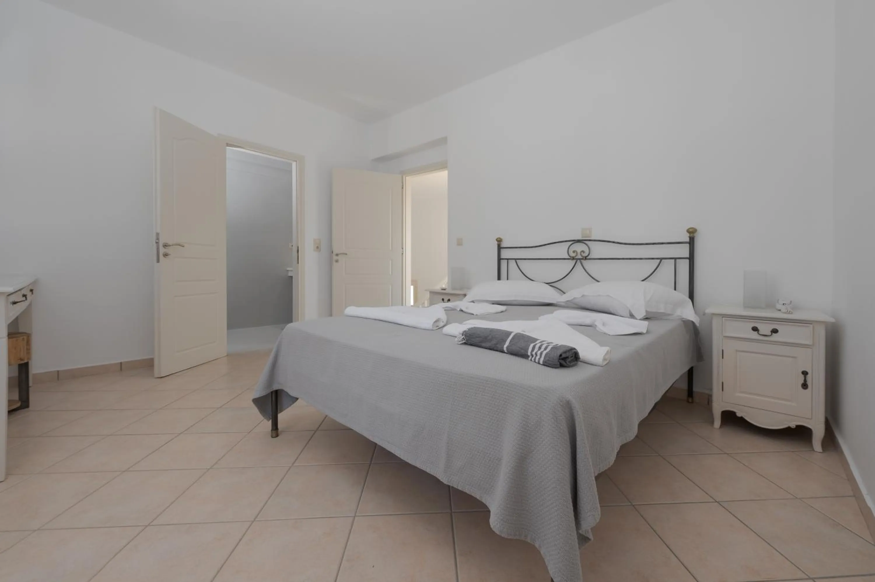 Bed in Iliada Villas