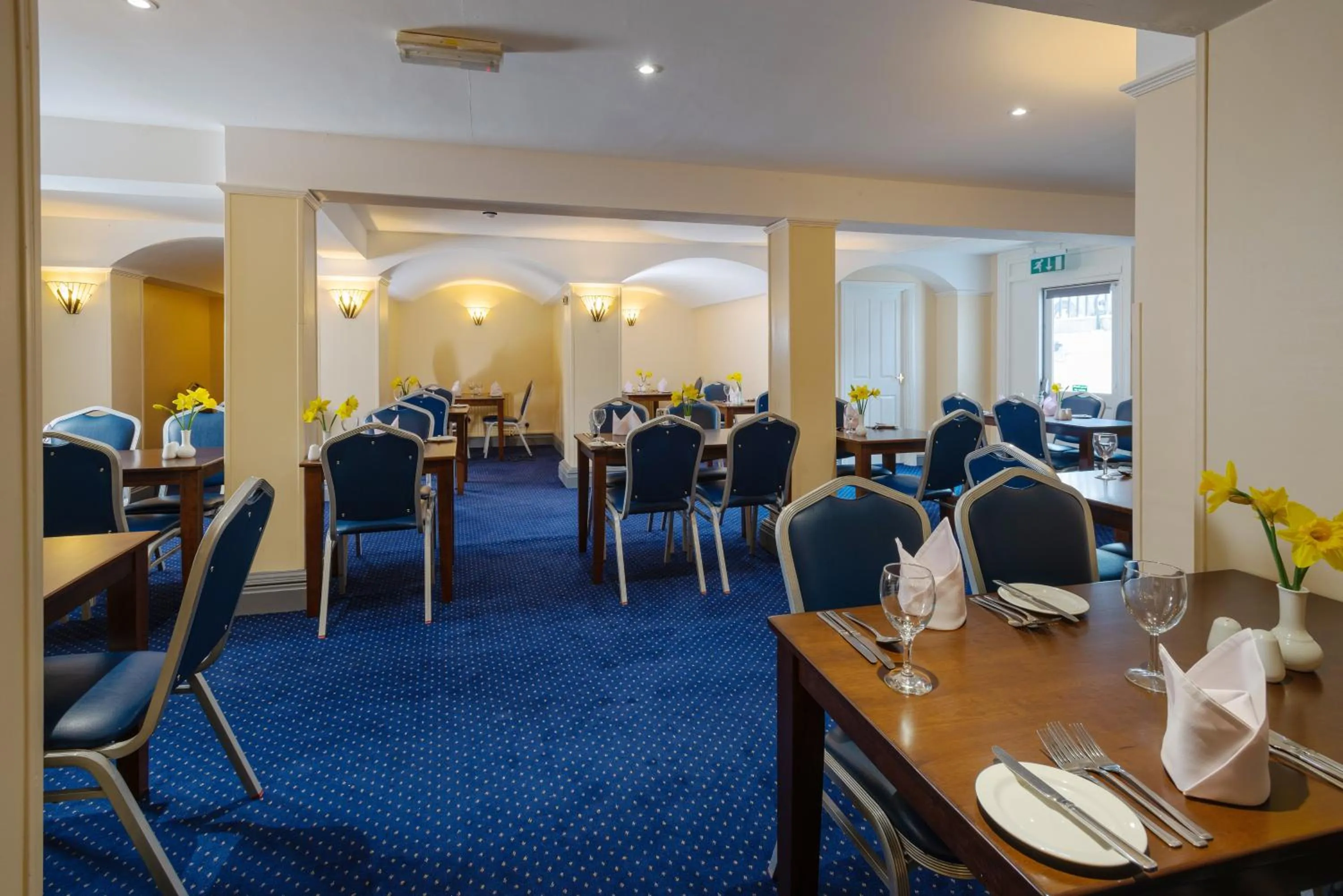 Restaurant/places to eat in Hotel Rex