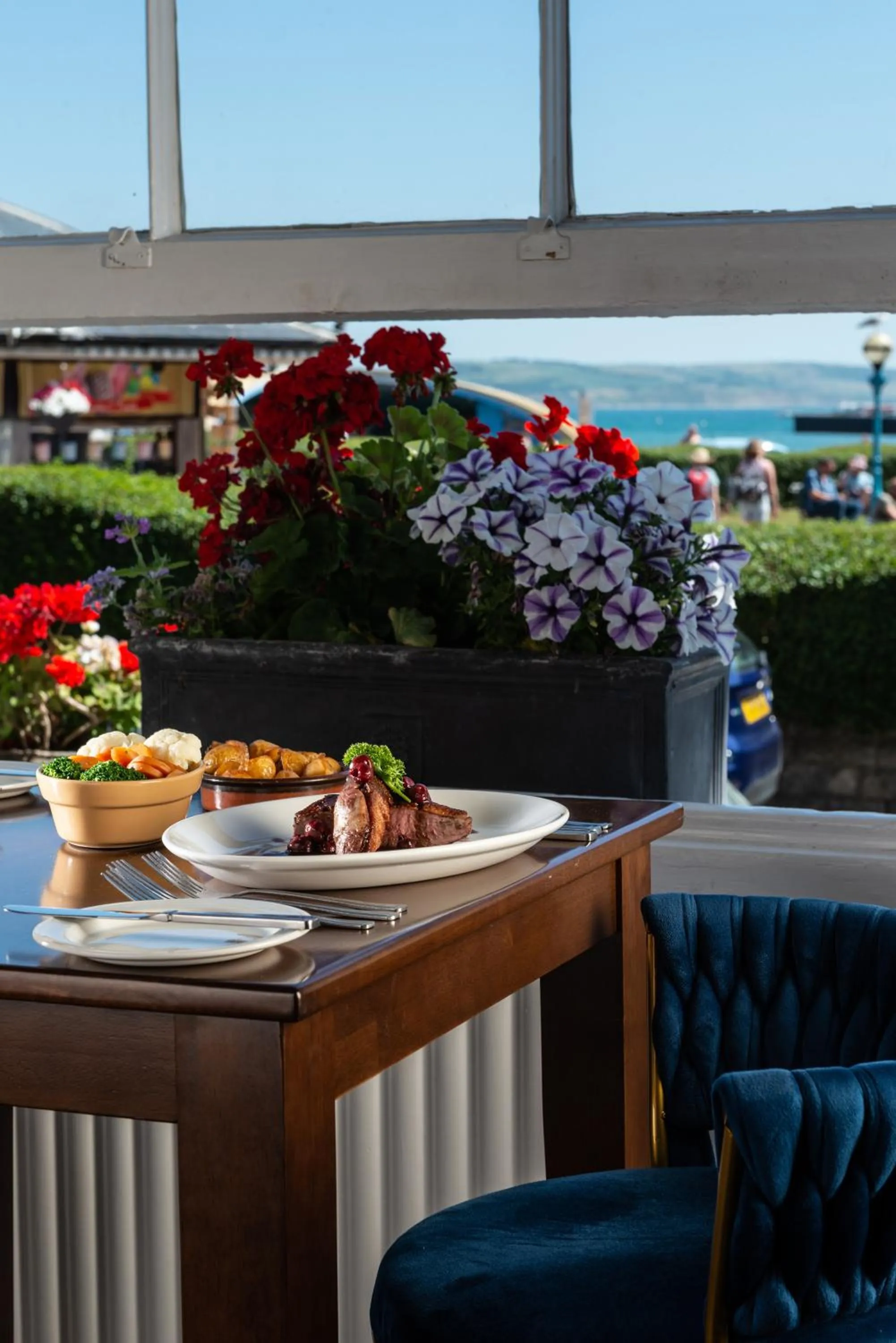 Restaurant/places to eat in Hotel Rex