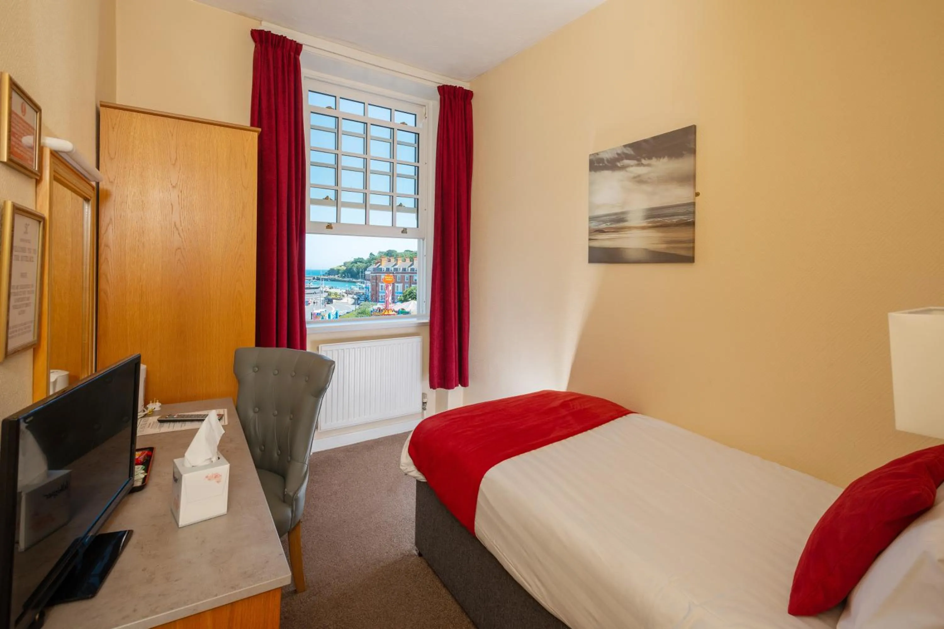 Bedroom, Bed in Hotel Rex