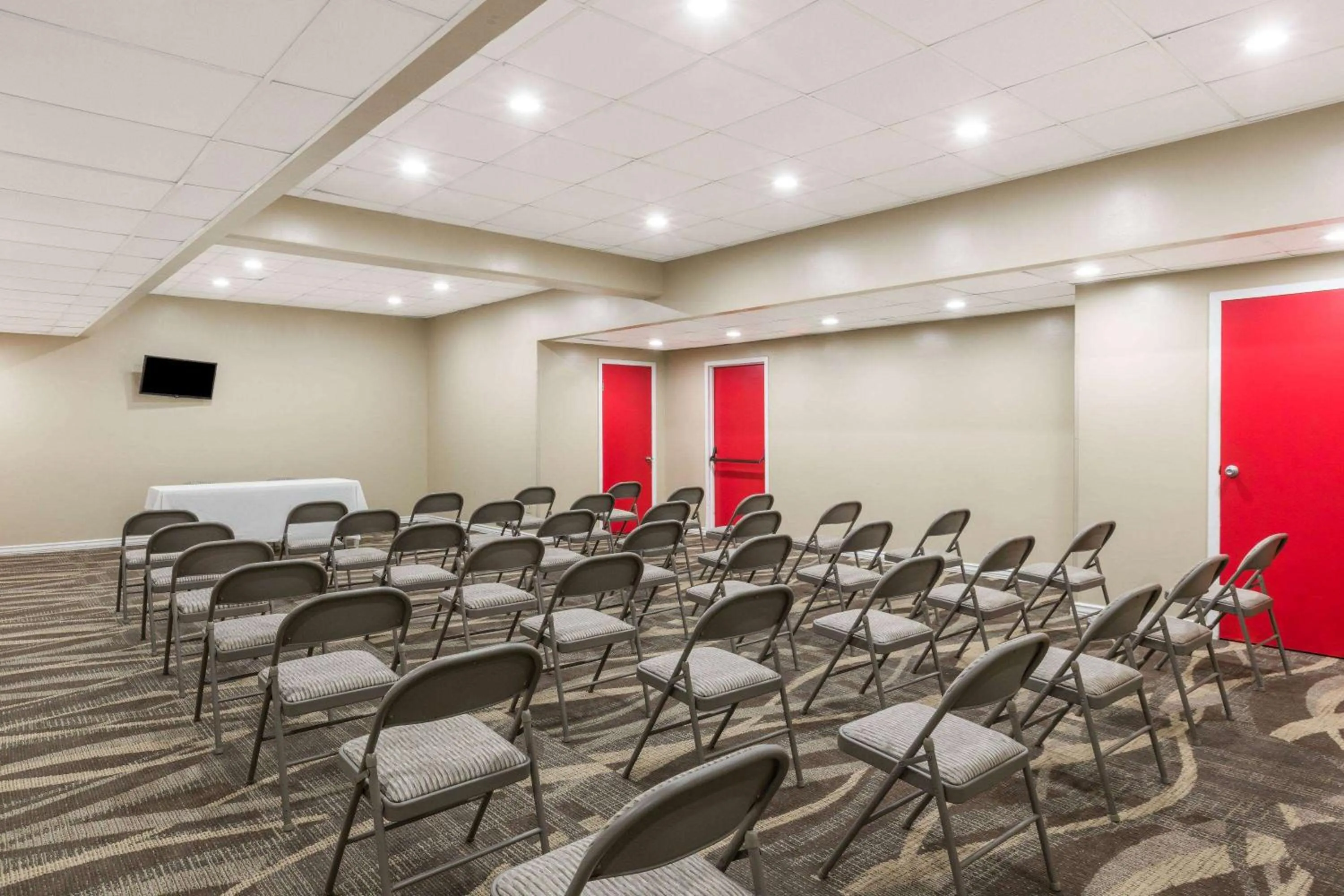 Meeting/conference room in Ramada by Wyndham Yonkers