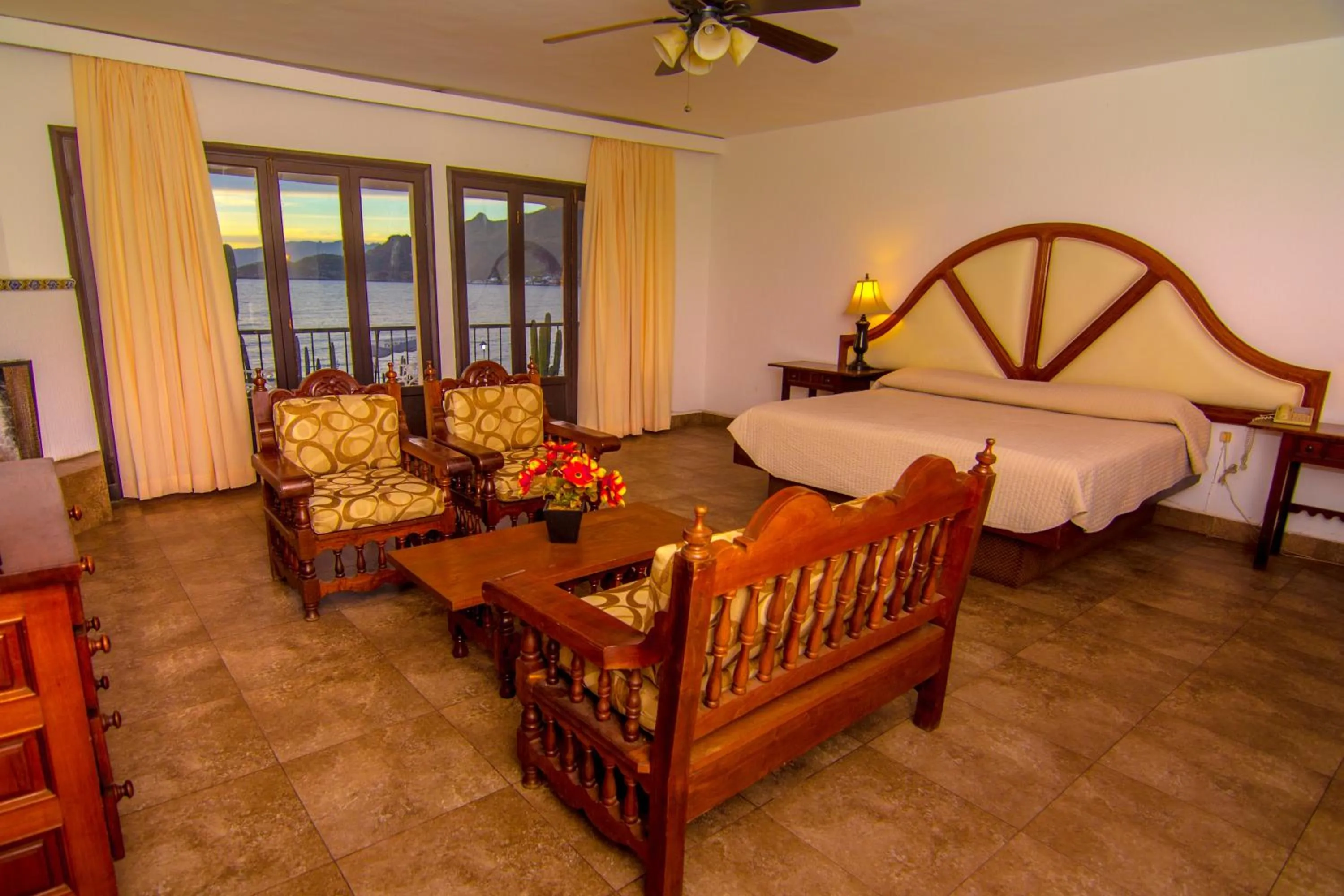 Photo of the whole room in Hotel Playa de Cortes