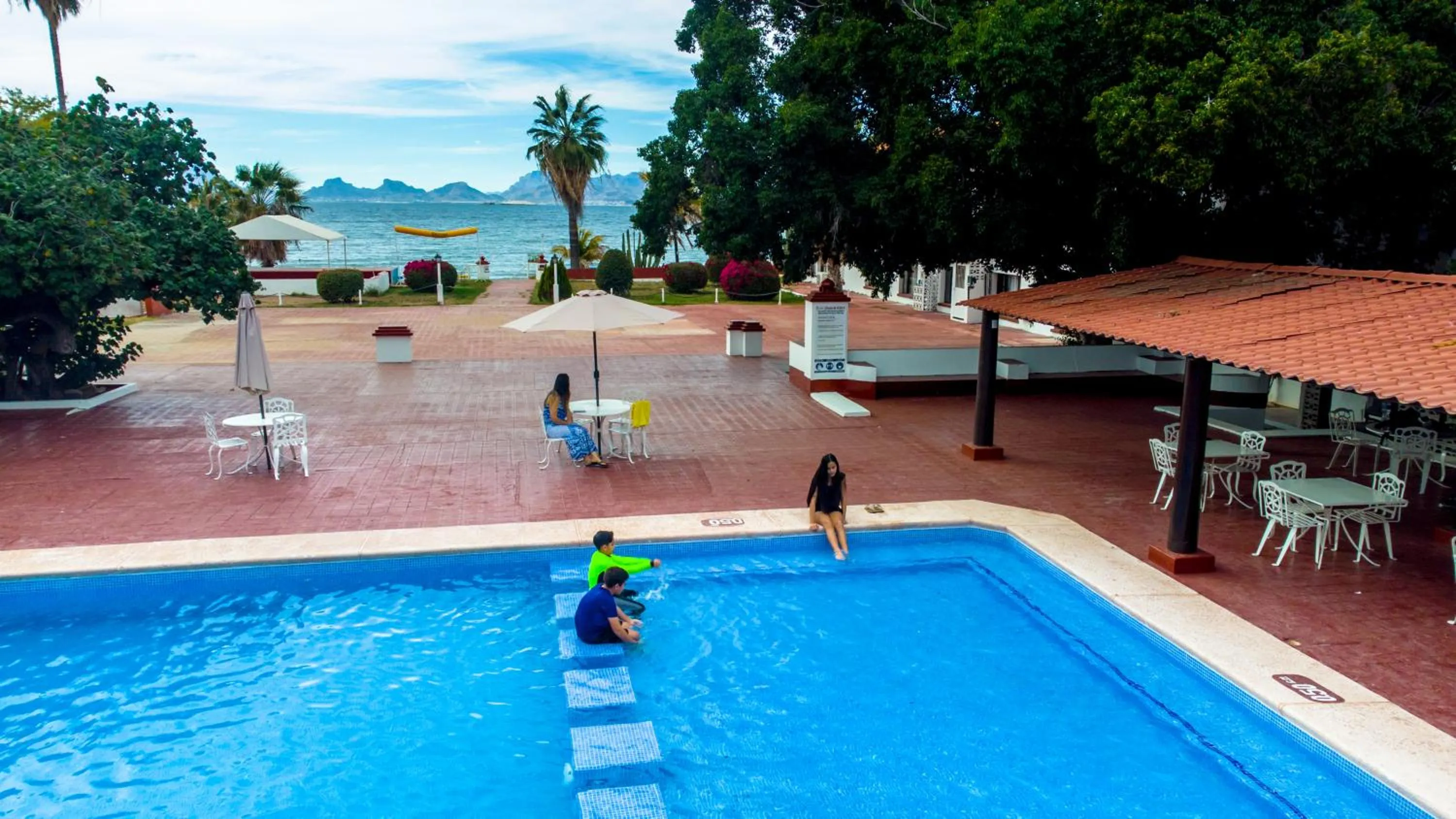 Swimming pool in Hotel Playa de Cortes