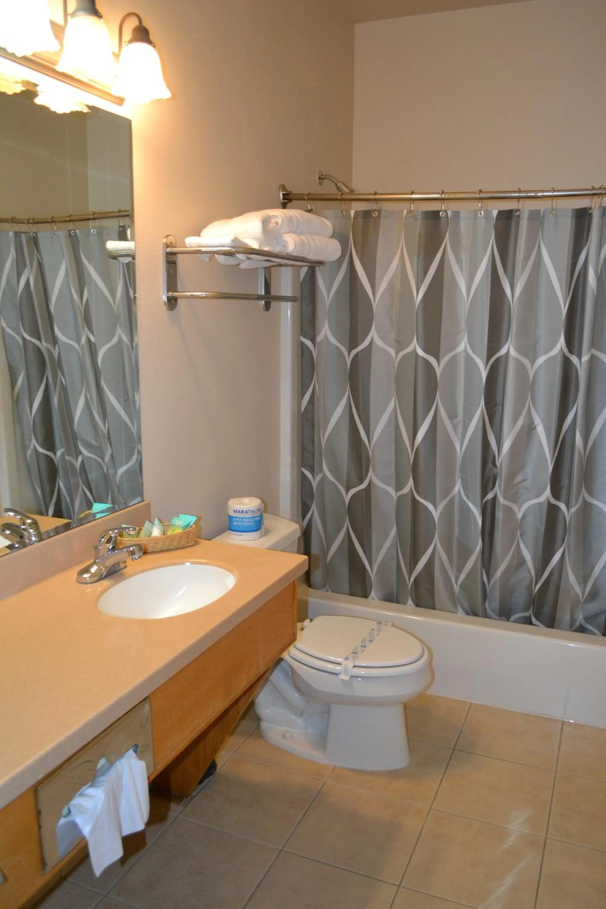 Bathroom in Anaco Bay Inn