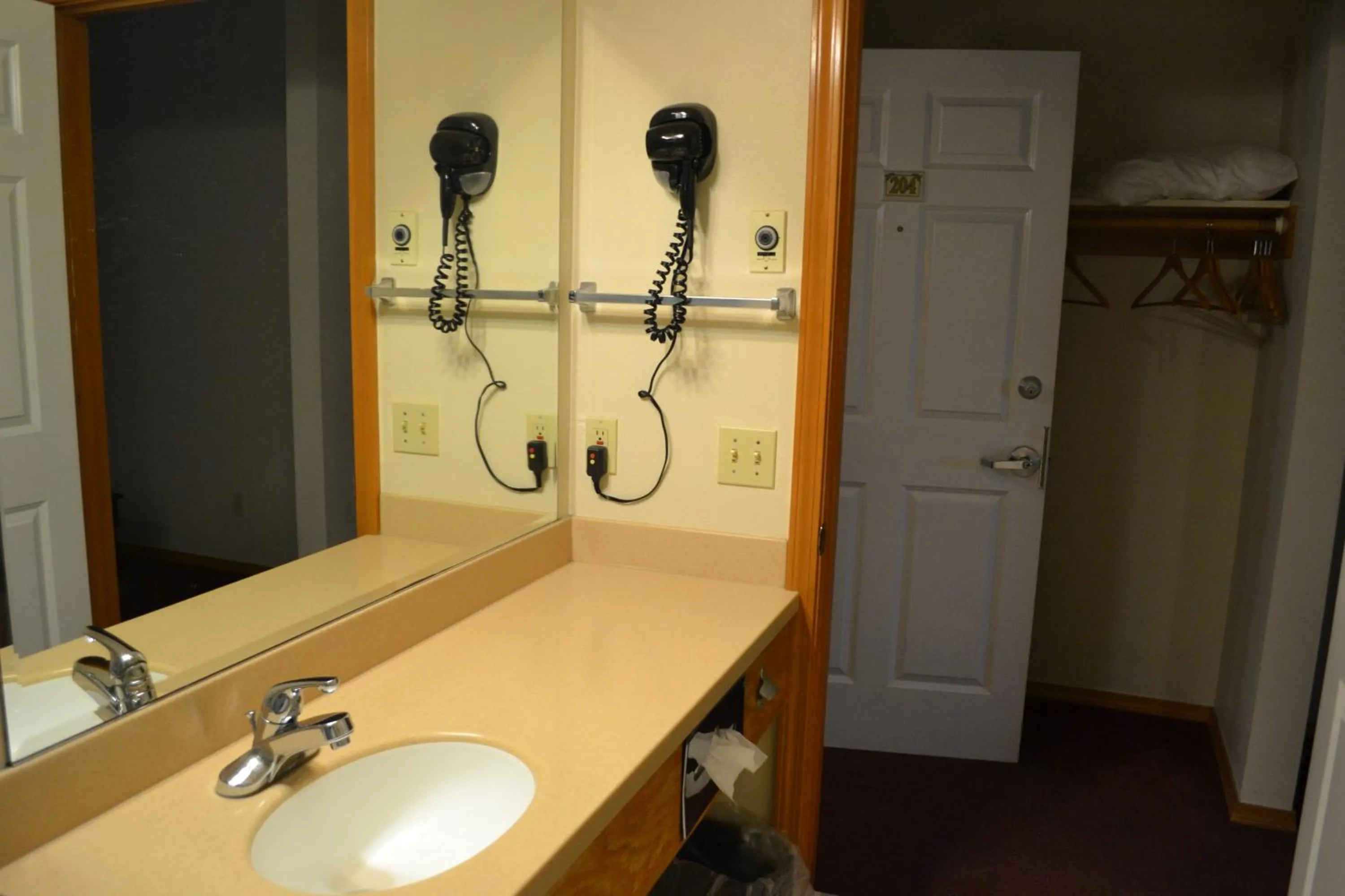 Bathroom in Anaco Bay Inn