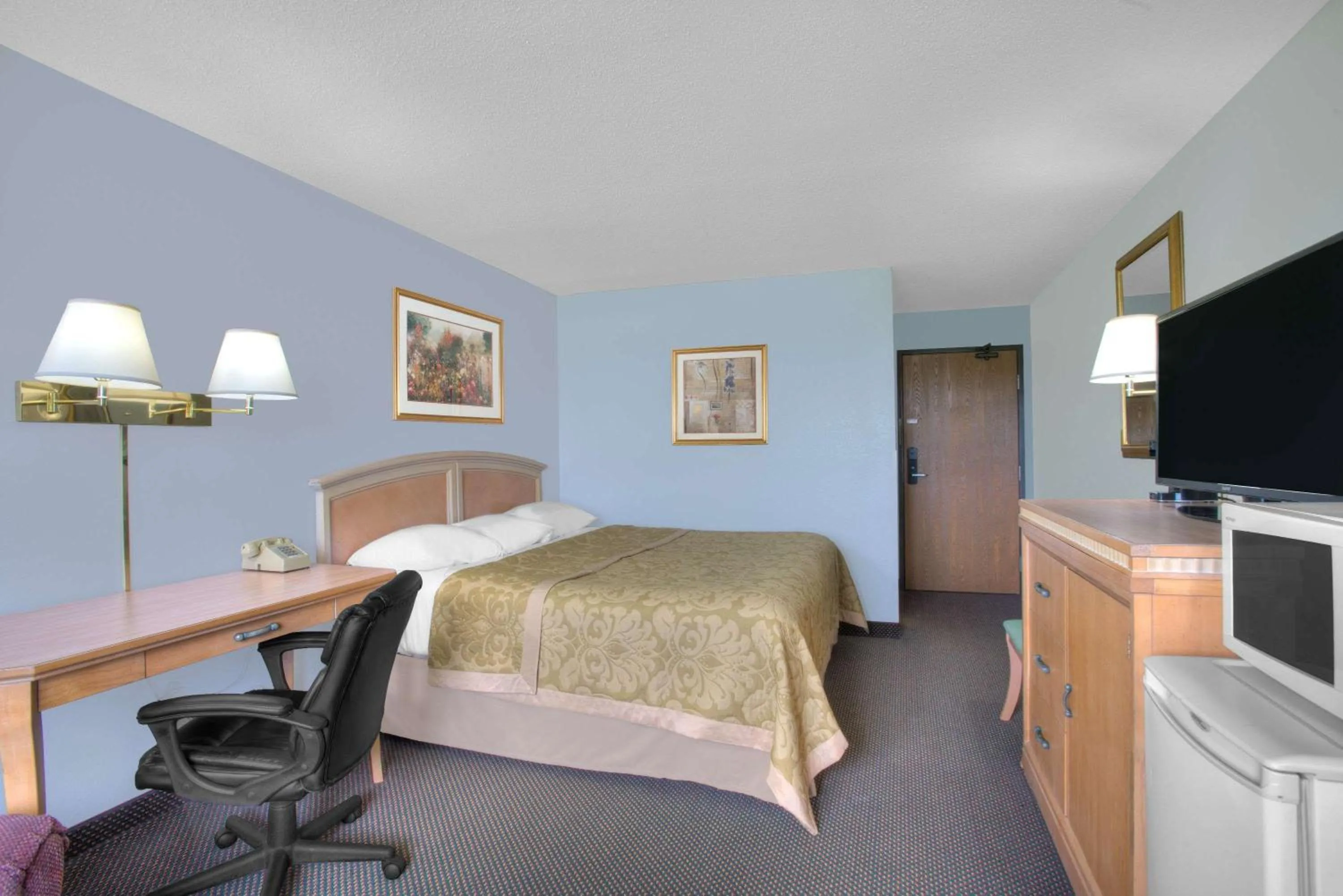 Photo of the whole room, Bed in Super 8 by Wyndham Augusta