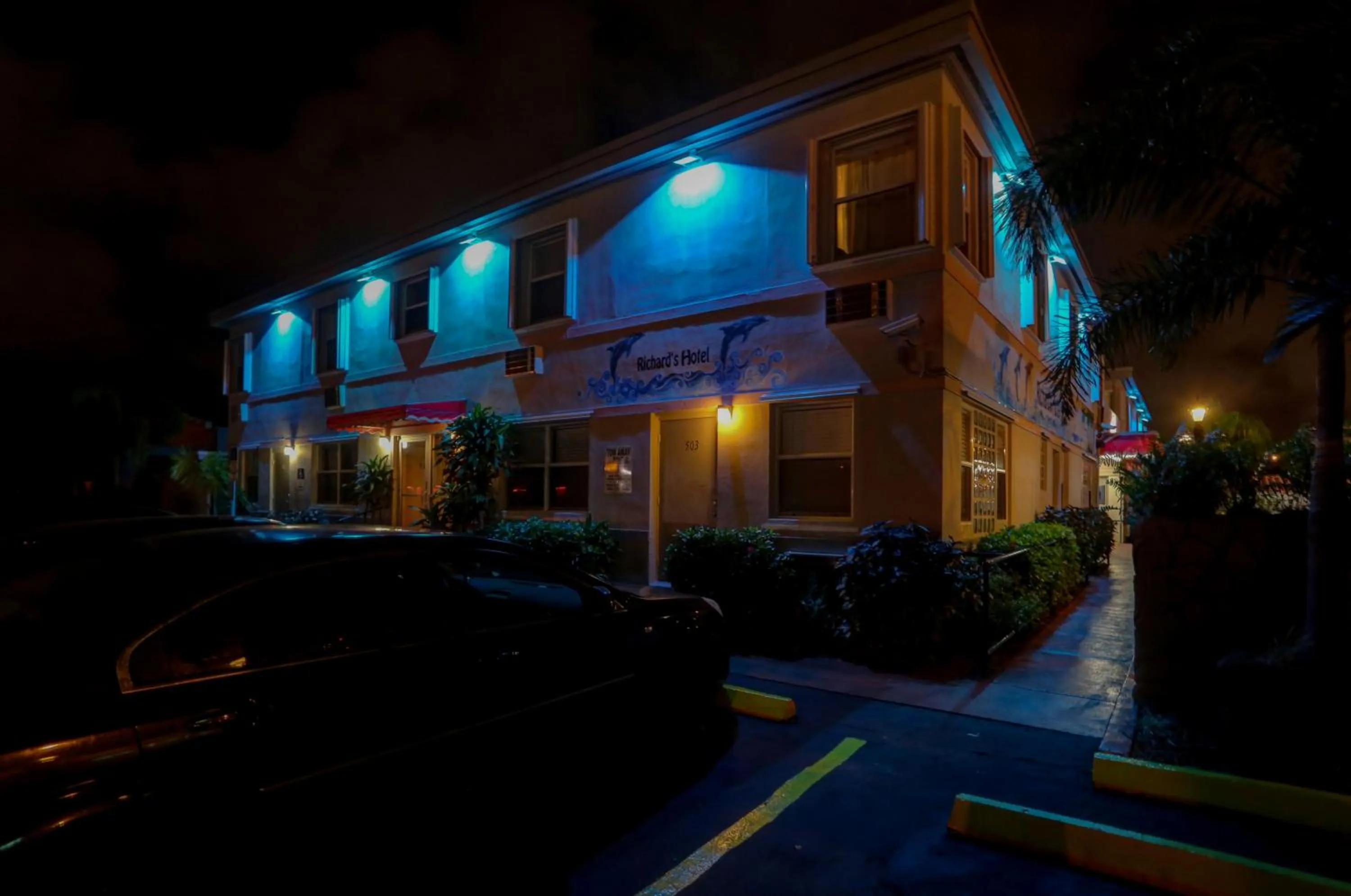 Facade/entrance in Richard's Hotel