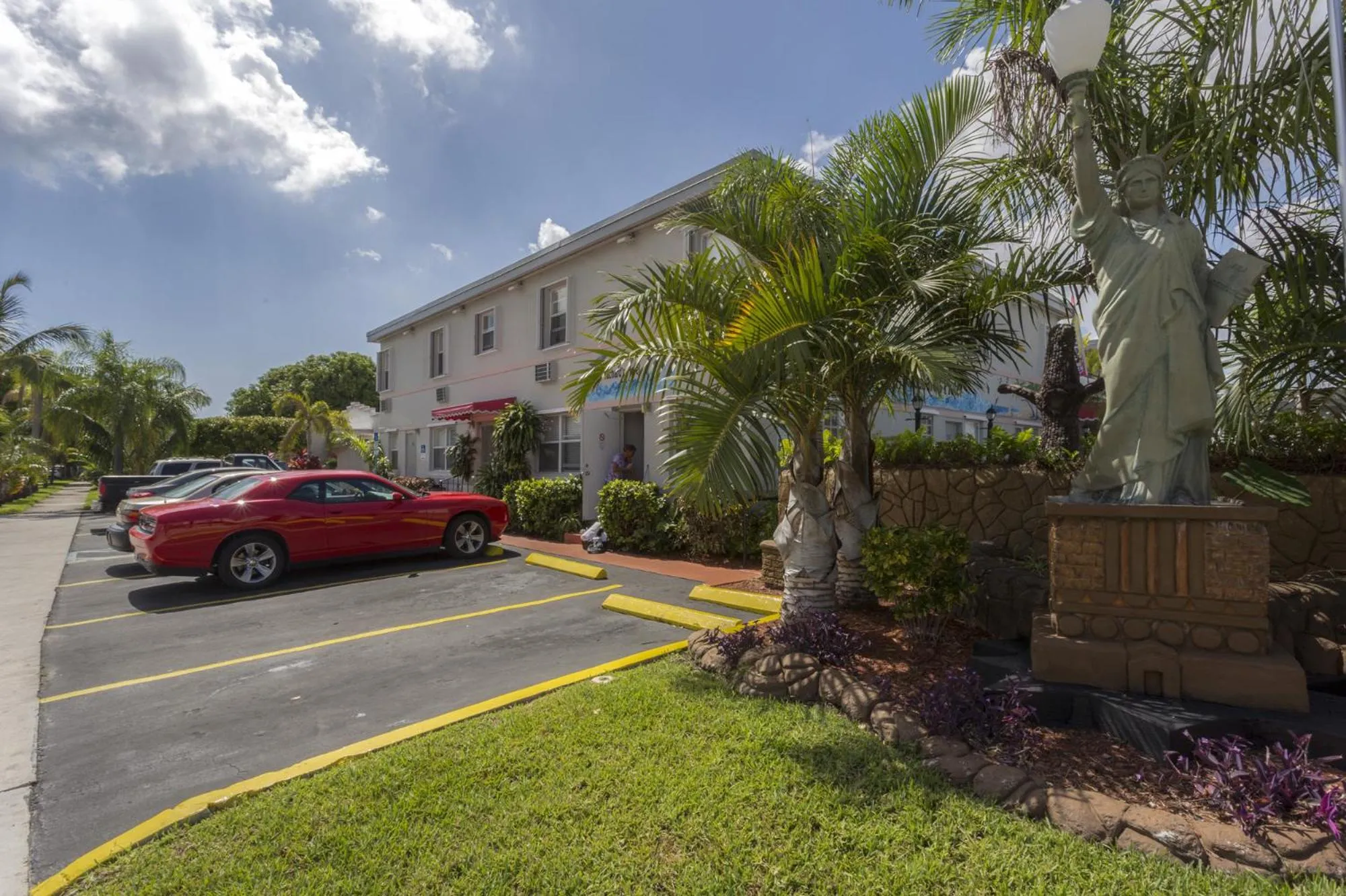Facade/entrance in Richard's Hotel