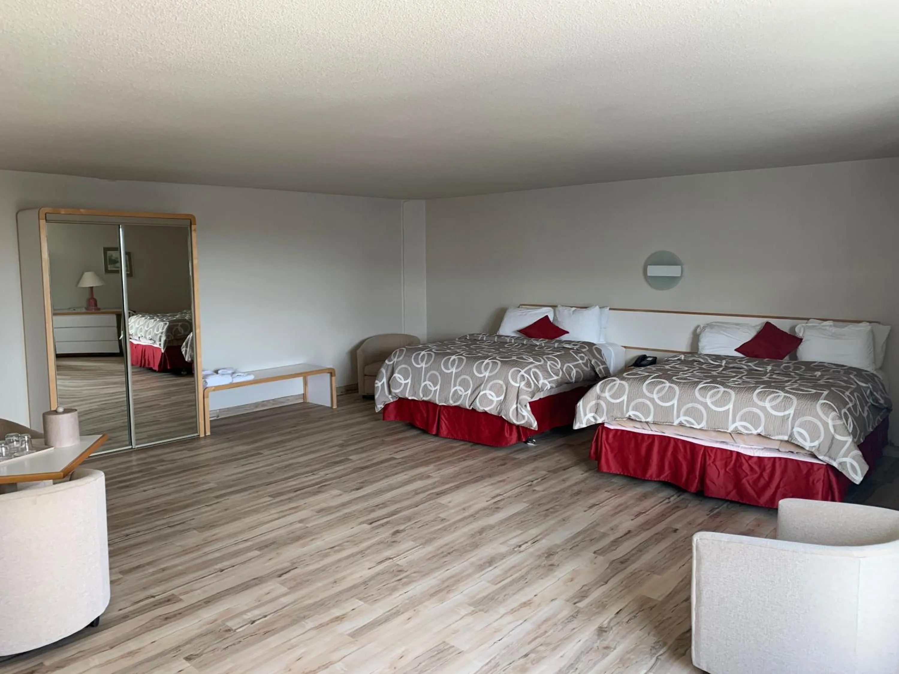 Photo of the whole room in Motel Chute des Pères