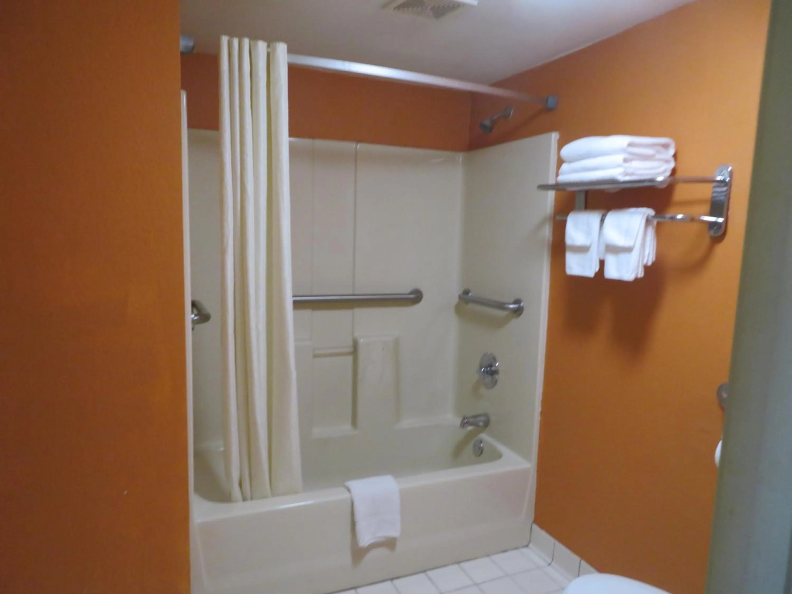 Bathroom in Days Inn by Wyndham Blytheville