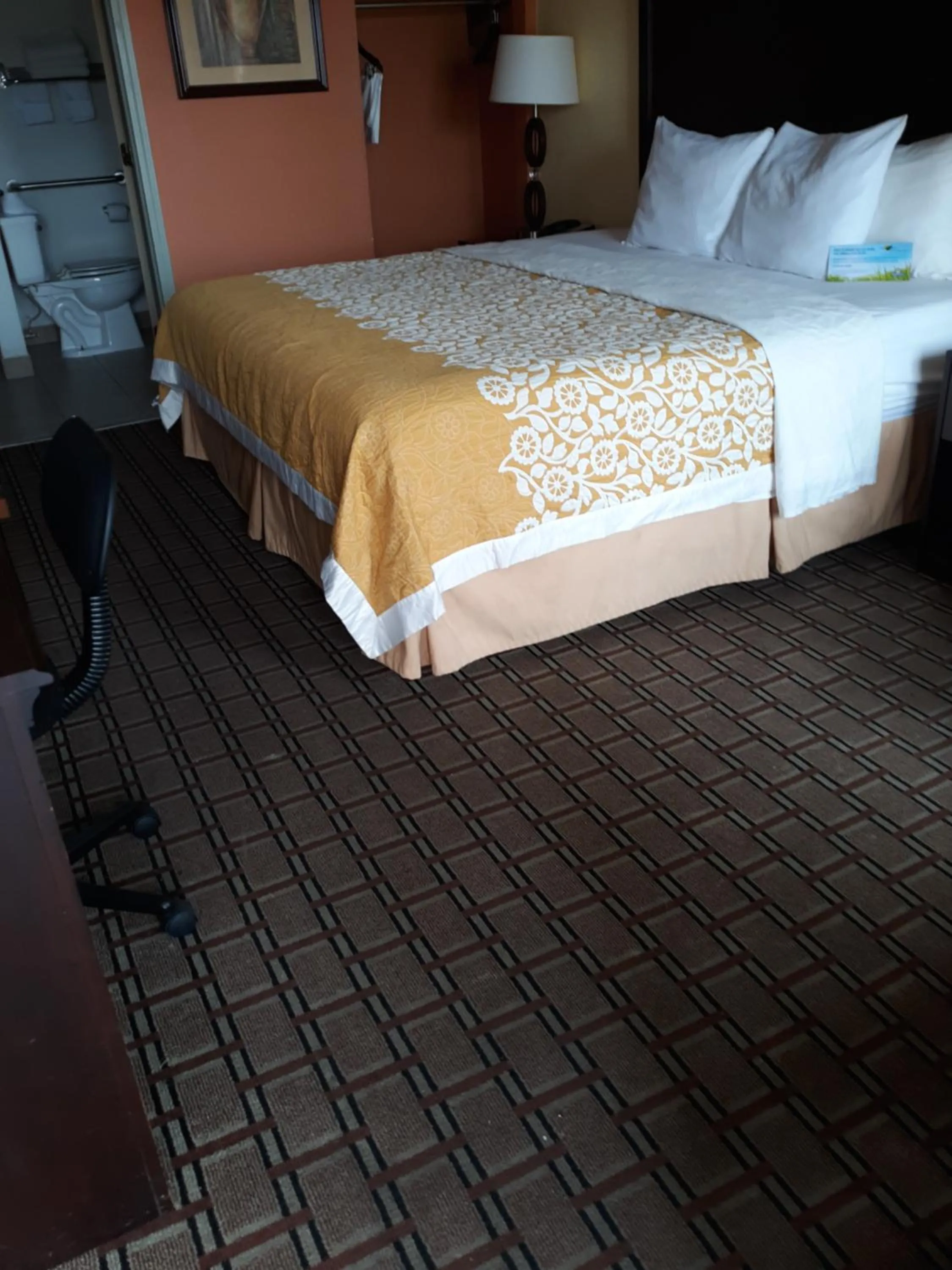 Bed in Days Inn by Wyndham Blytheville