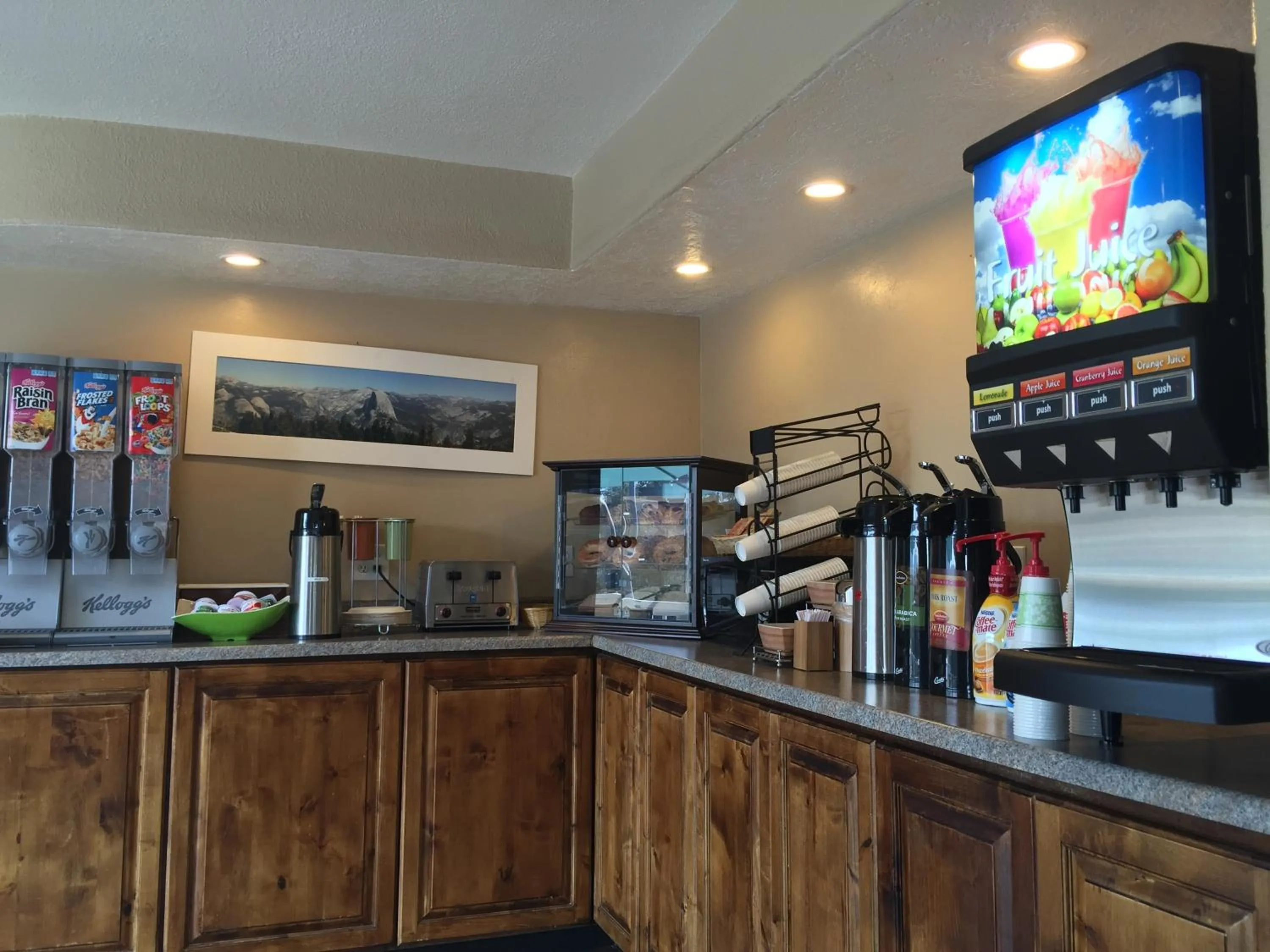 Restaurant/places to eat in Oakhurst Lodge