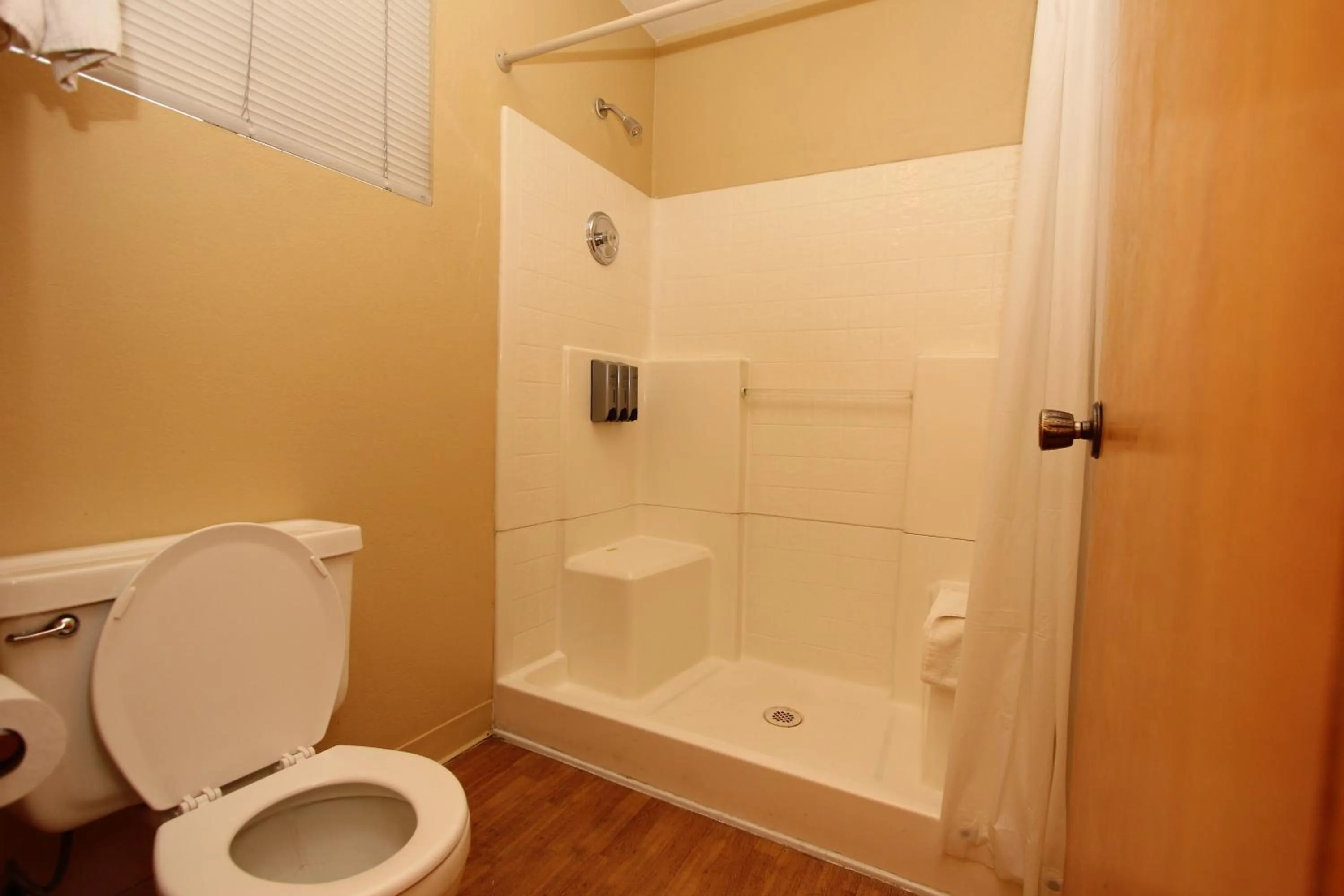 Bathroom in Oakhurst Lodge