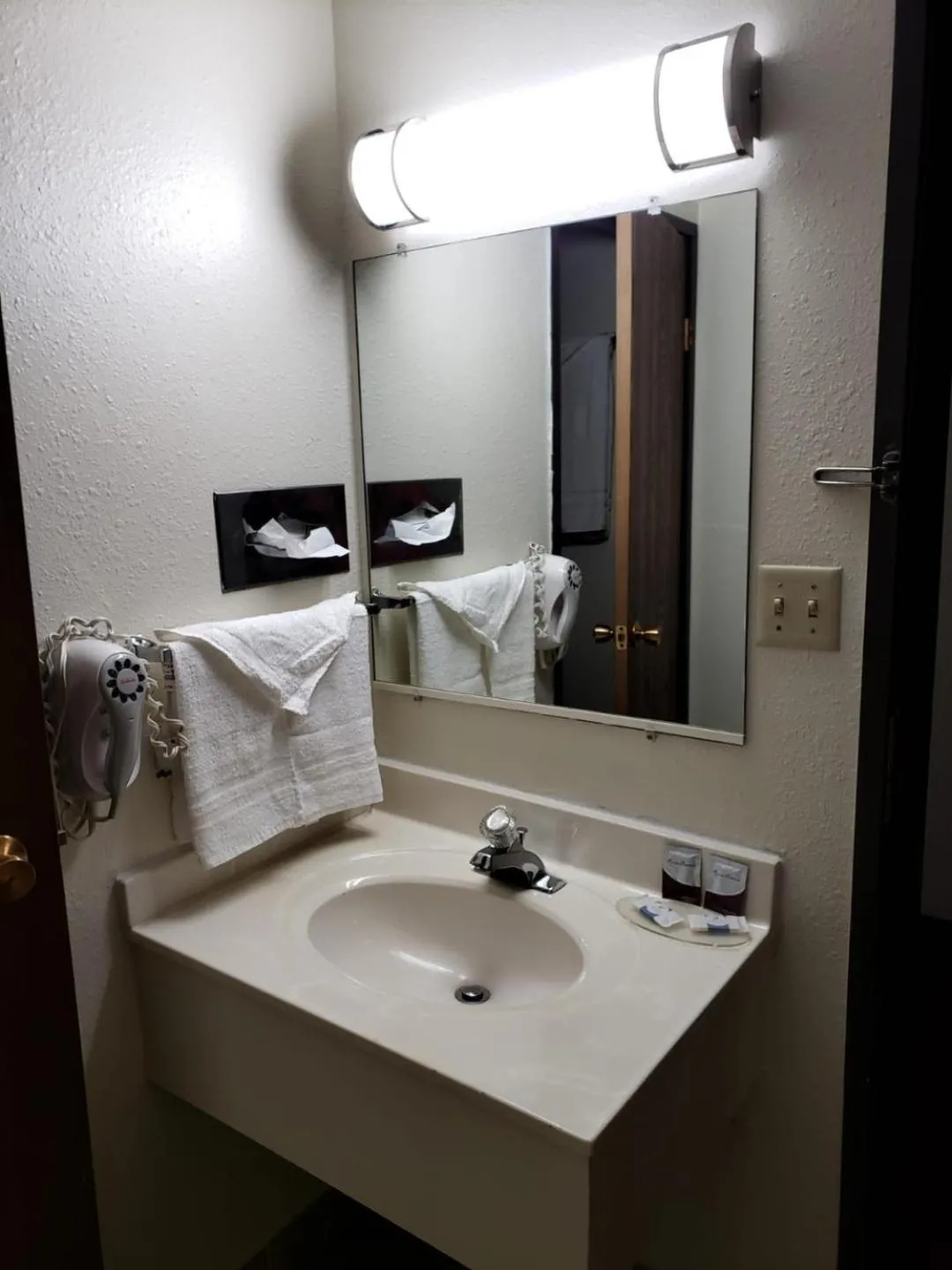 Bathroom in Value Inn & Suites Salina