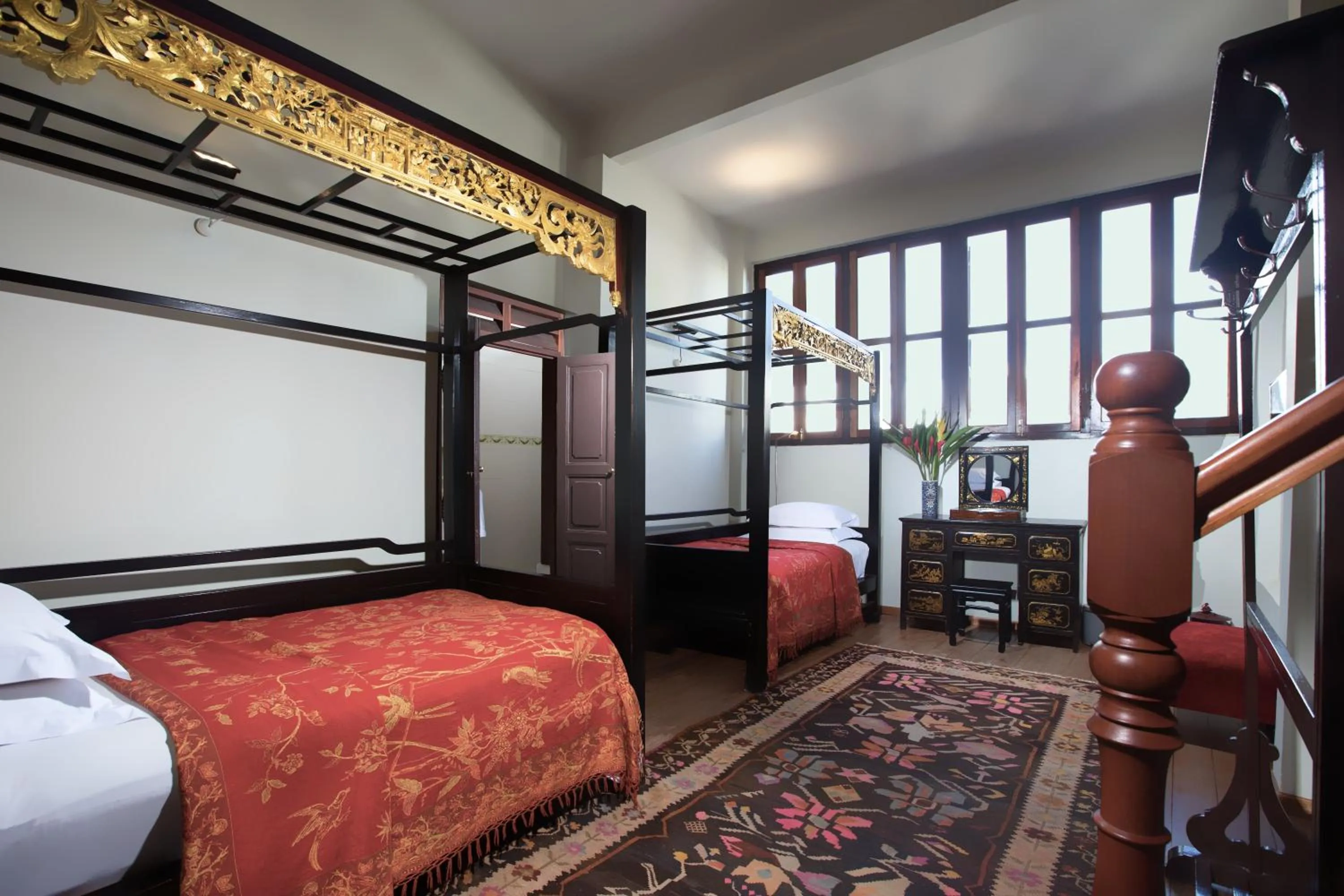 bunk bed, Bed in Seven Terraces