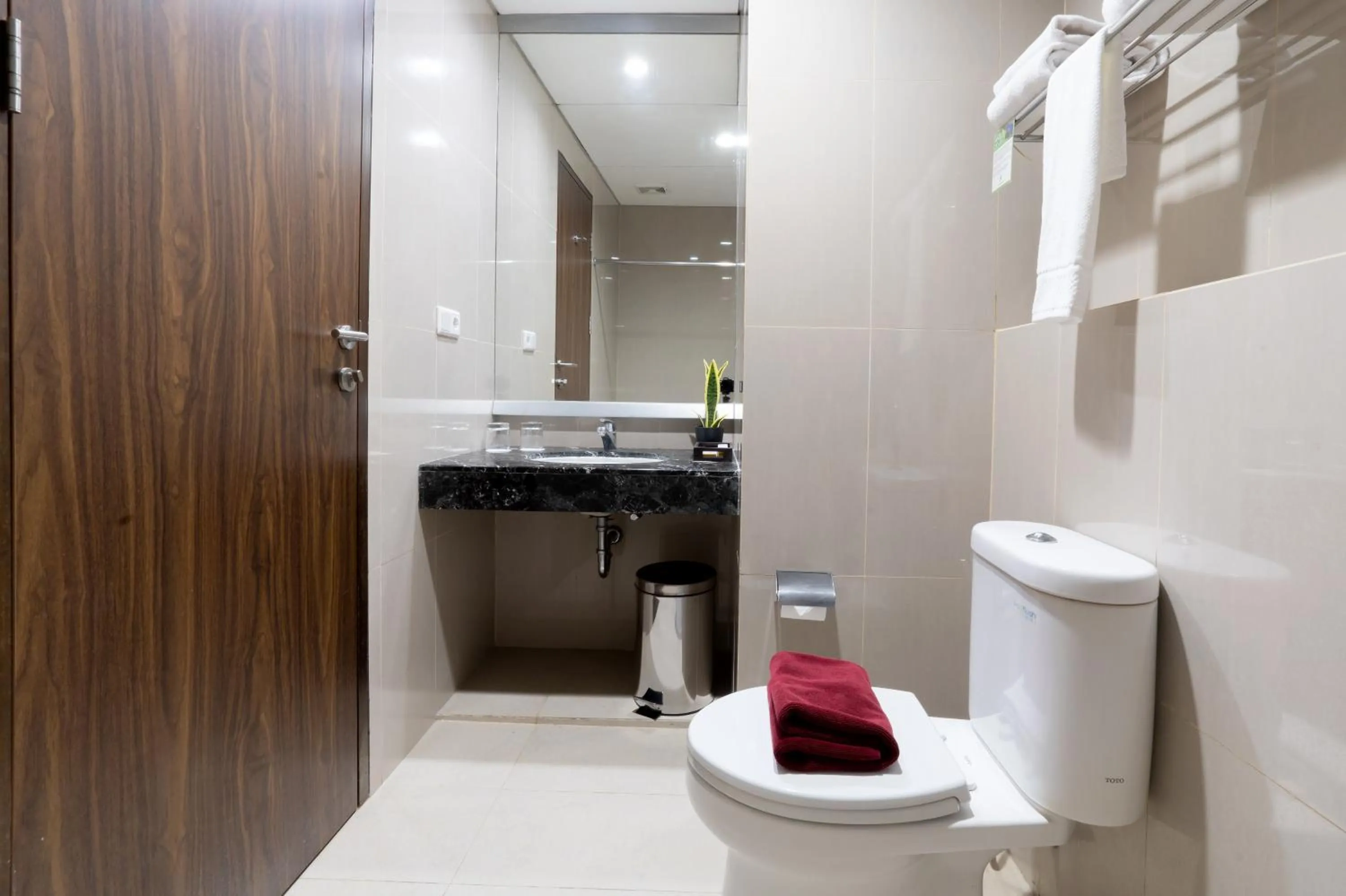 Toilet in Atrium Premiere Hotel Yogyakarta Ambarukmo