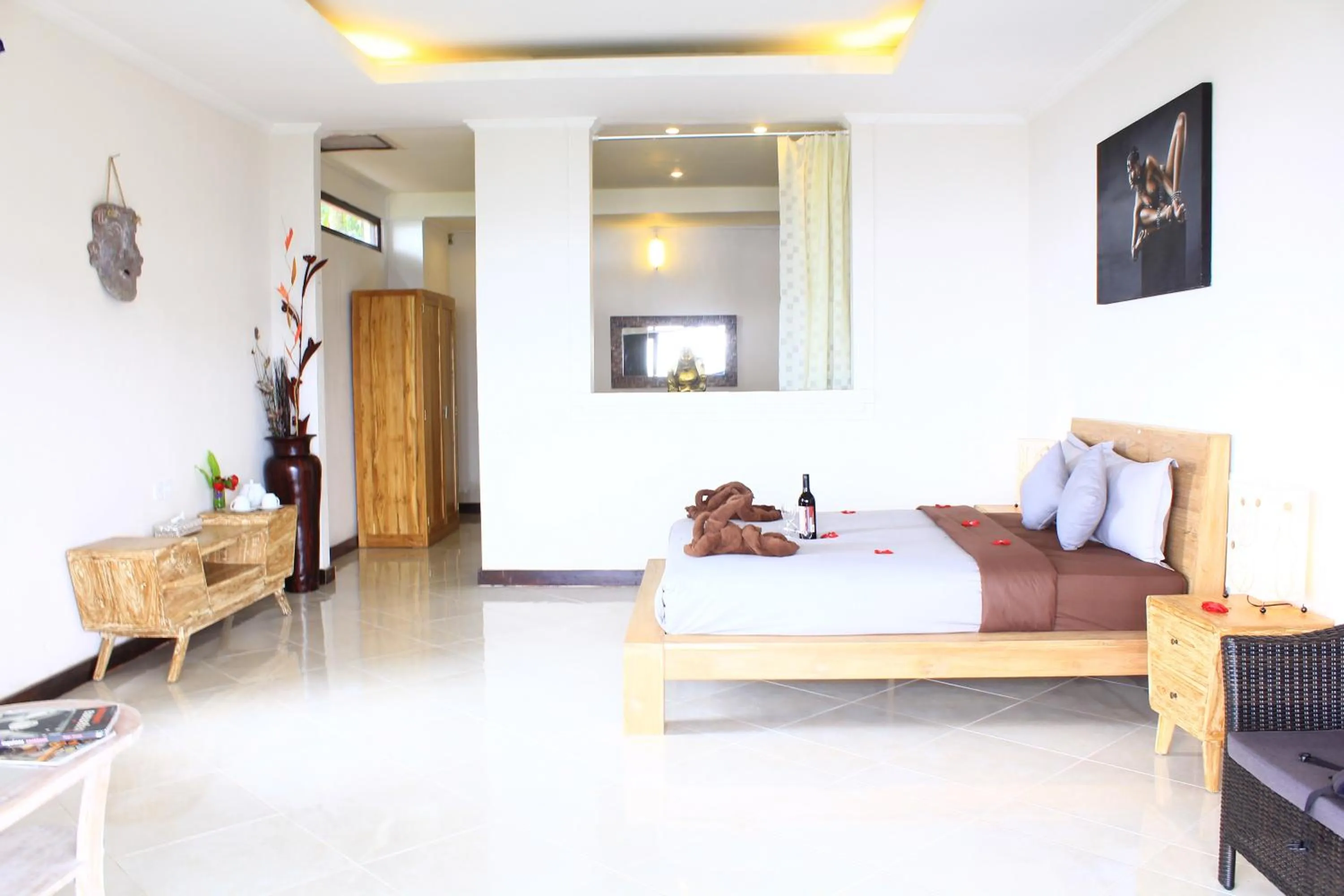 Photo of the whole room, Bed in The Kayuan