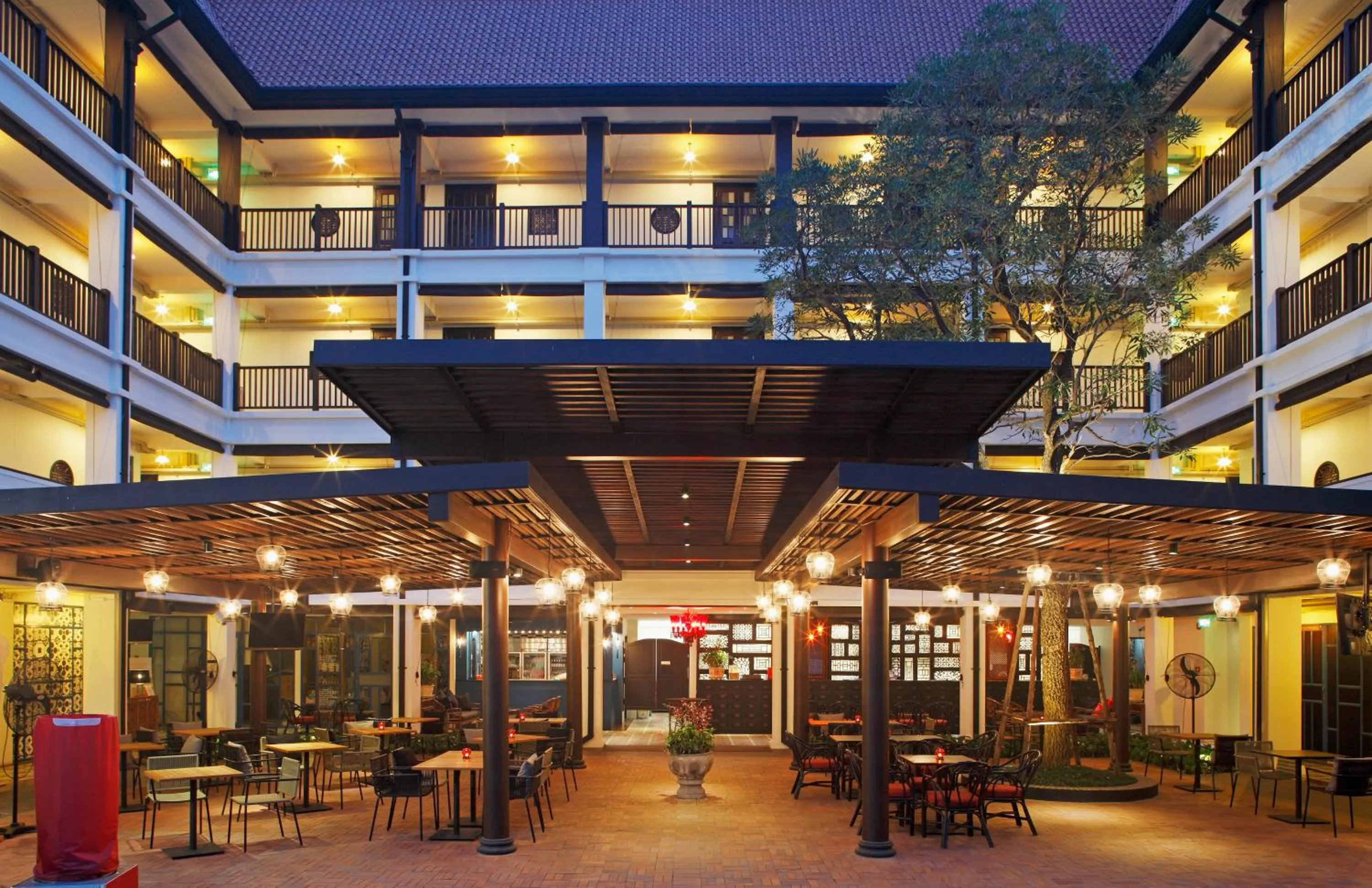 Restaurant/places to eat in Baan Chart