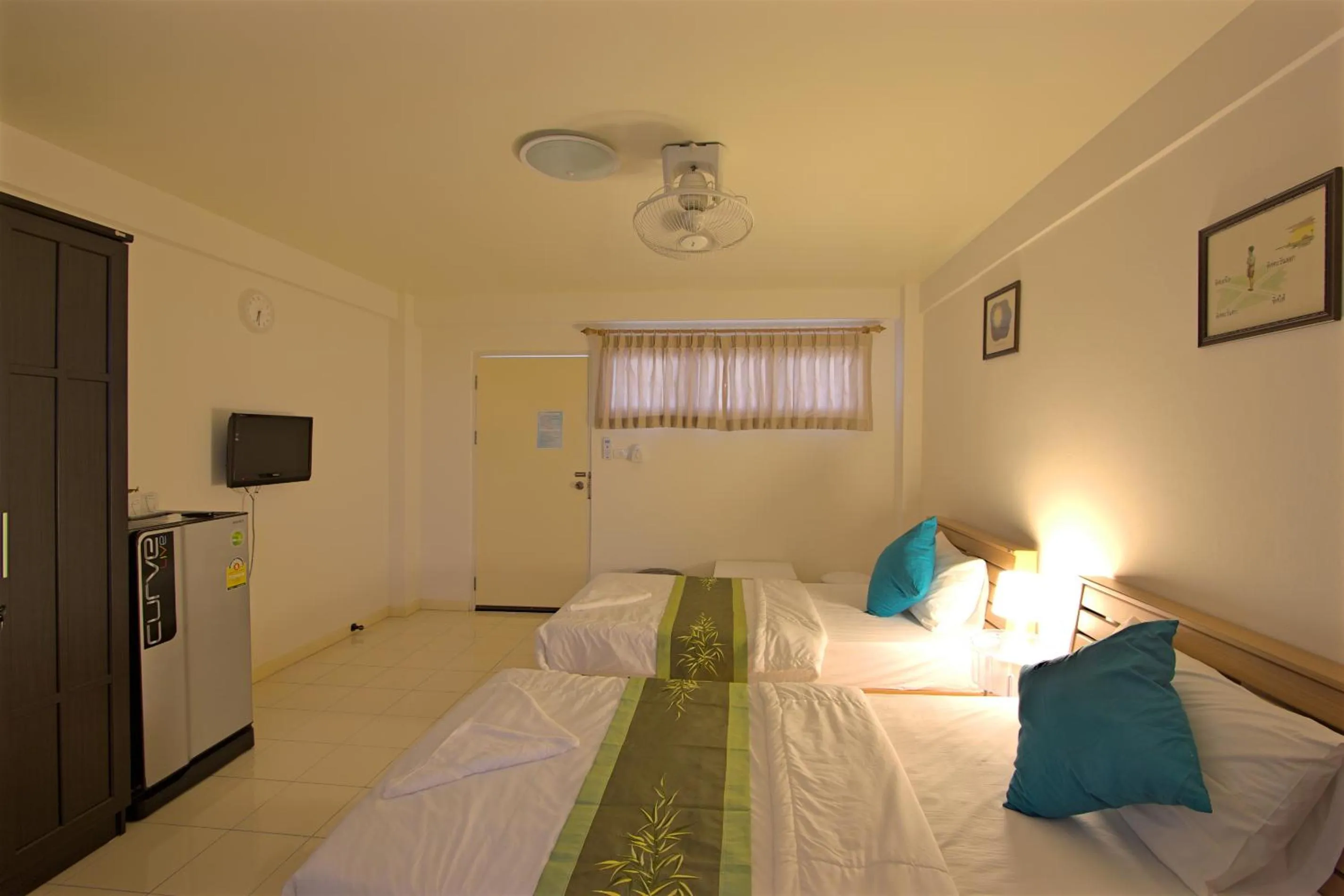 Photo of the whole room, Bed in Charn Residence