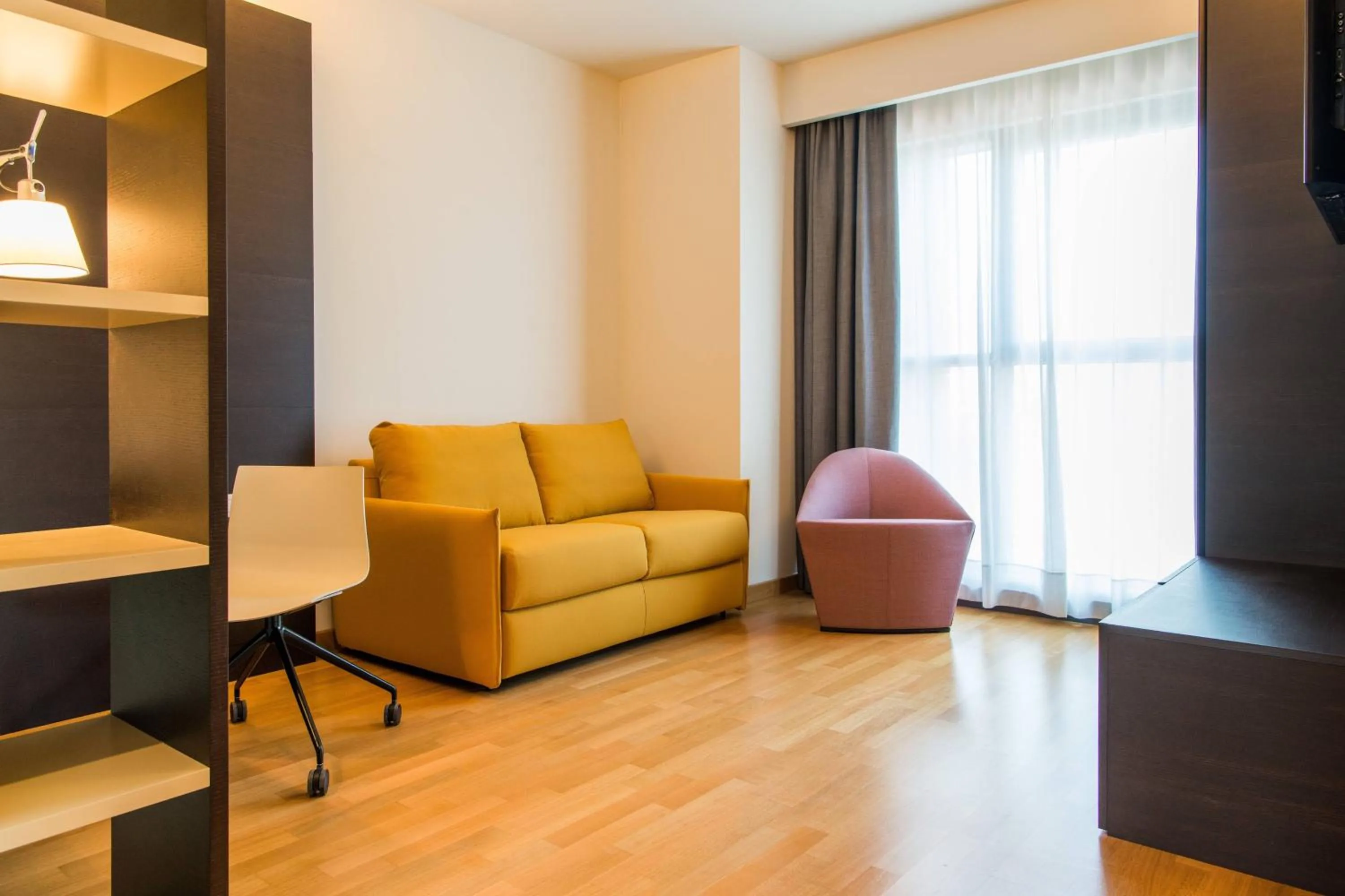 Living room in Four Points by Sheraton Venice Mestre