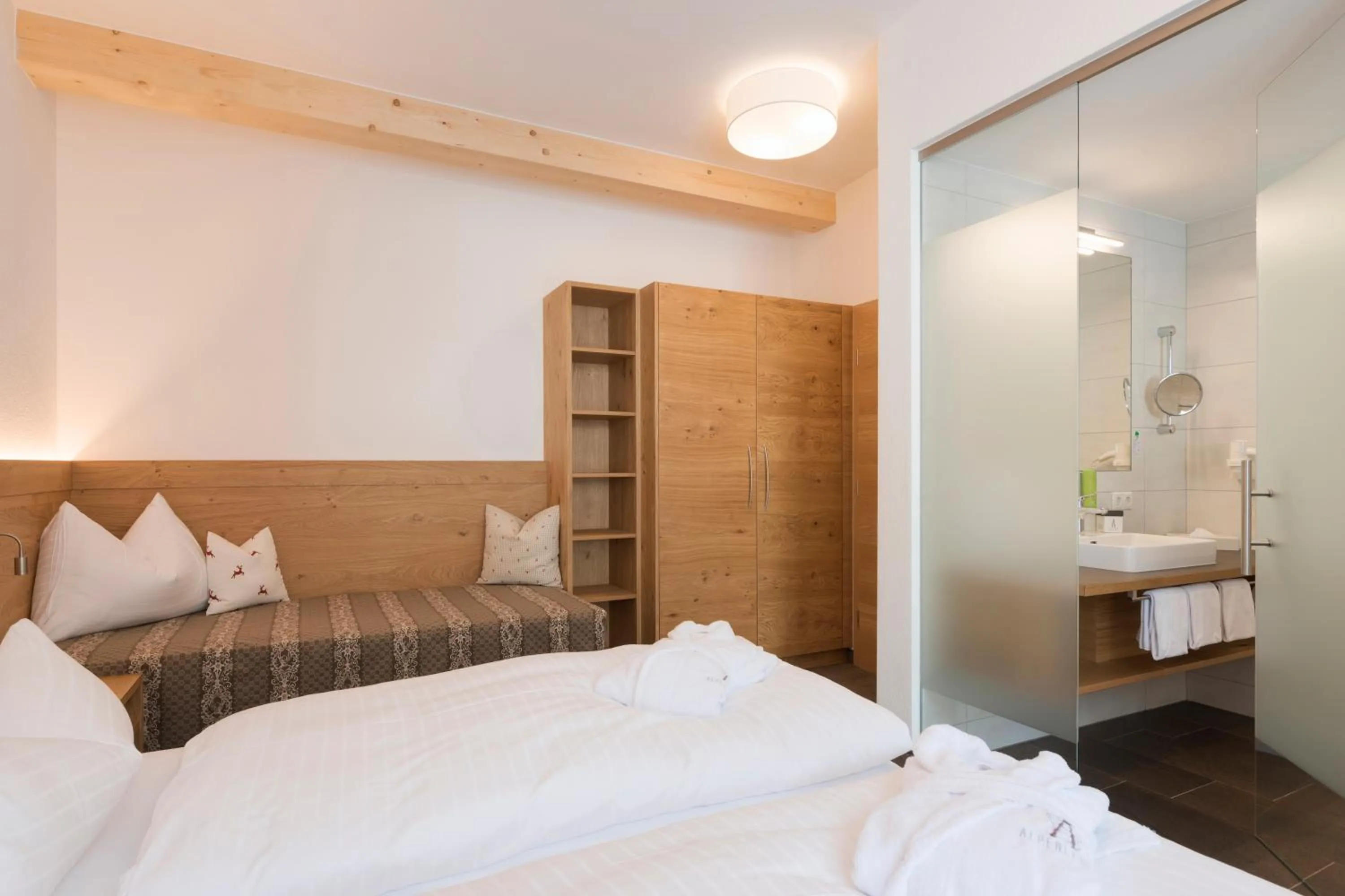 Bedroom, Bed in Alpenleben