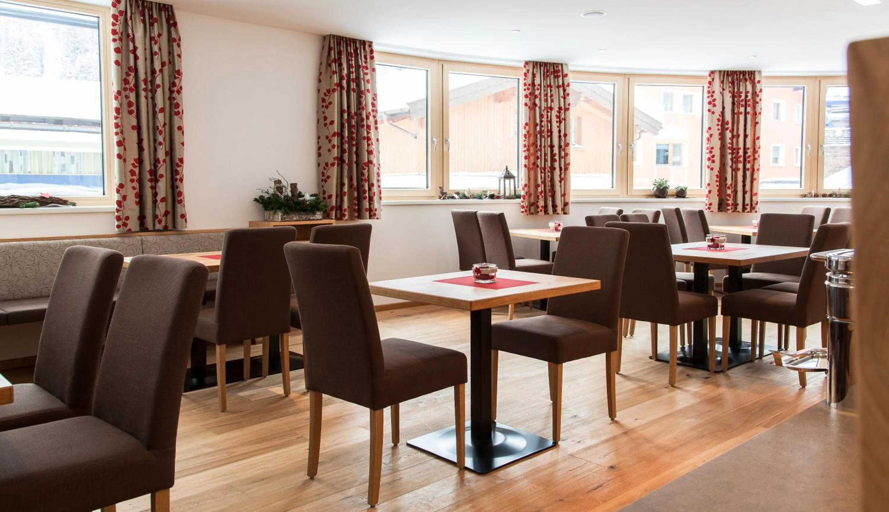 Restaurant/places to eat in Alpenleben