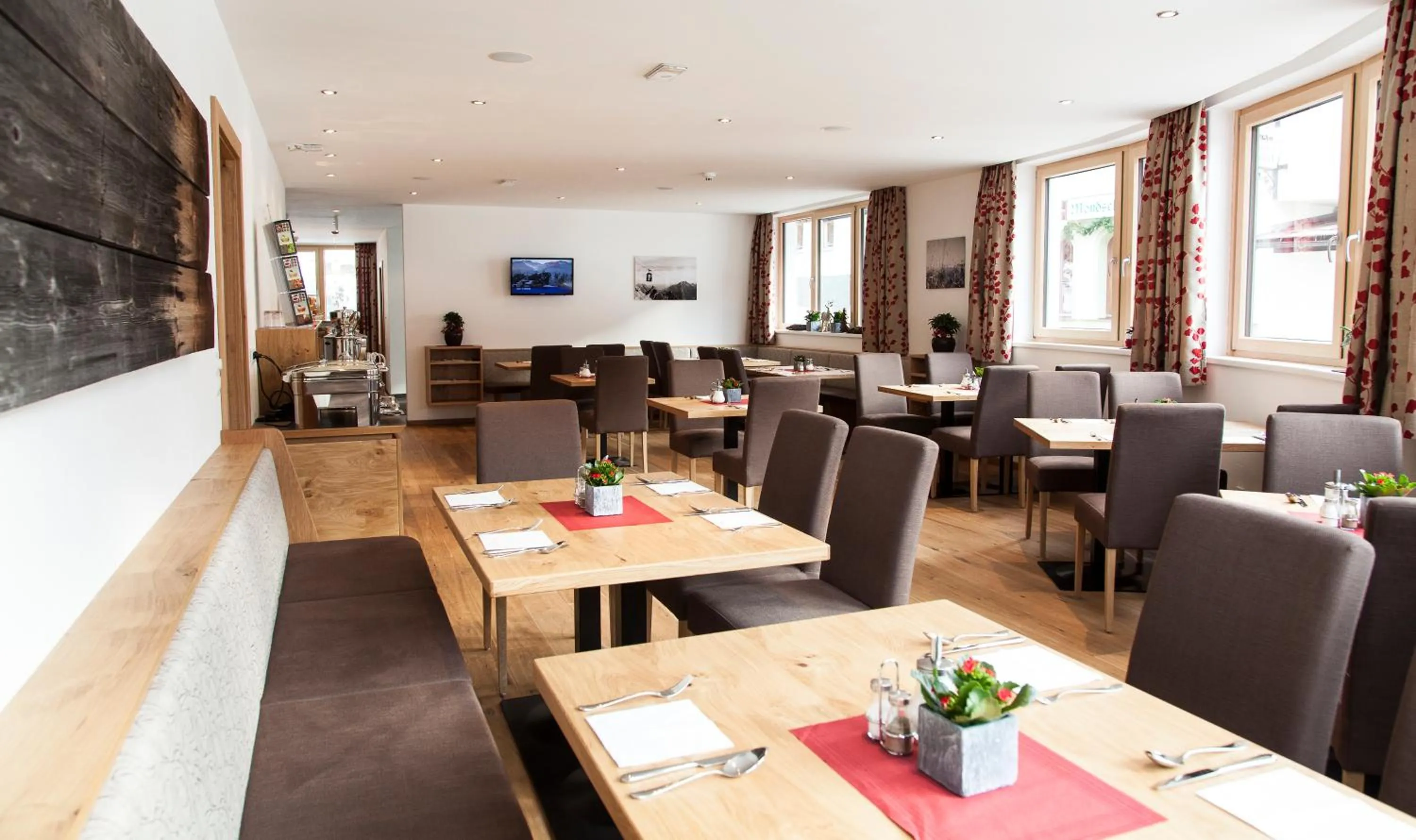 Restaurant/places to eat in Alpenleben