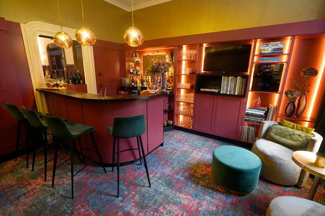 Restaurant/places to eat in Park Villa Hotel