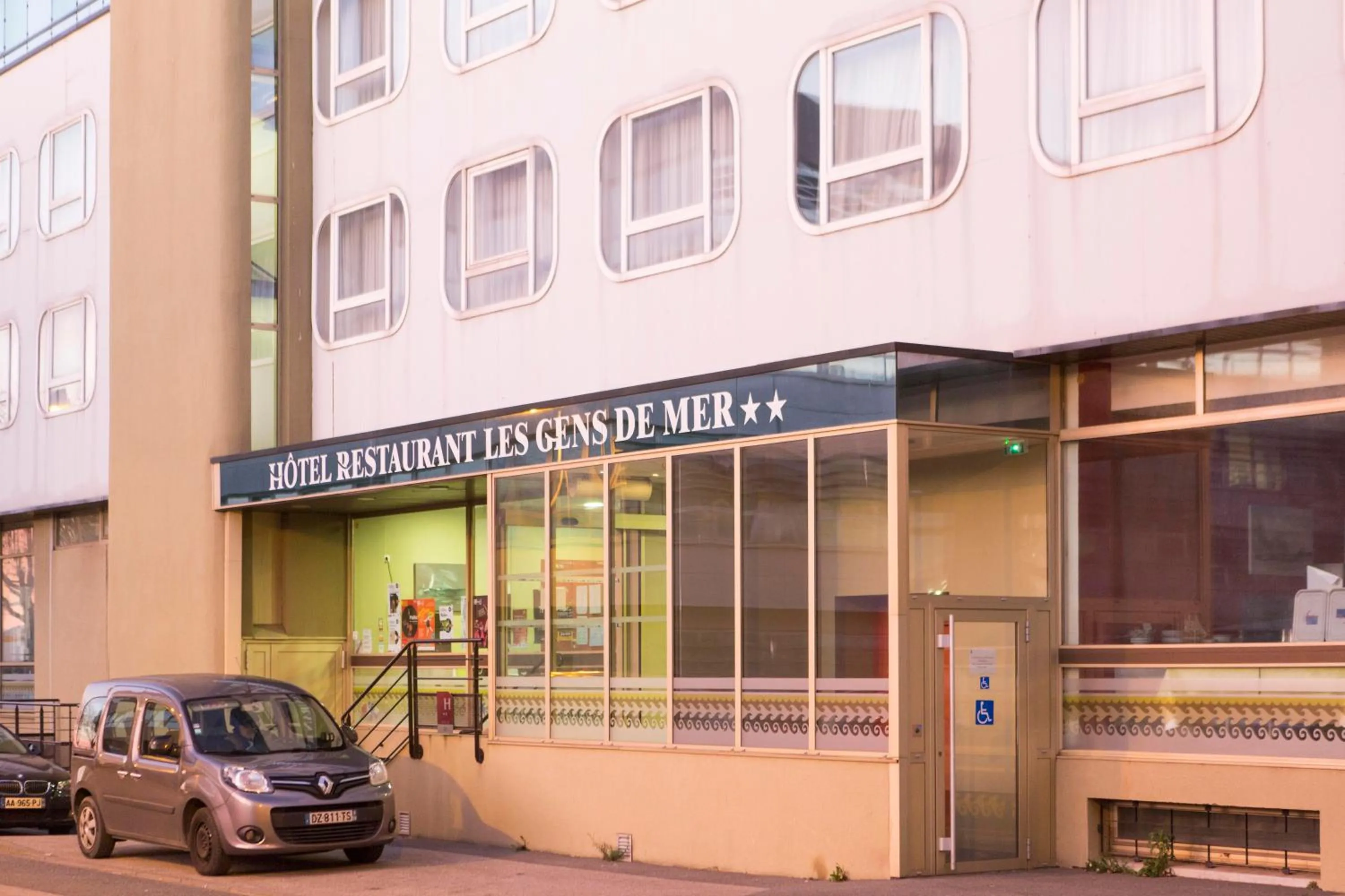 Property building in Hôtel Les Gens De Mer Dunkerque by Popinns