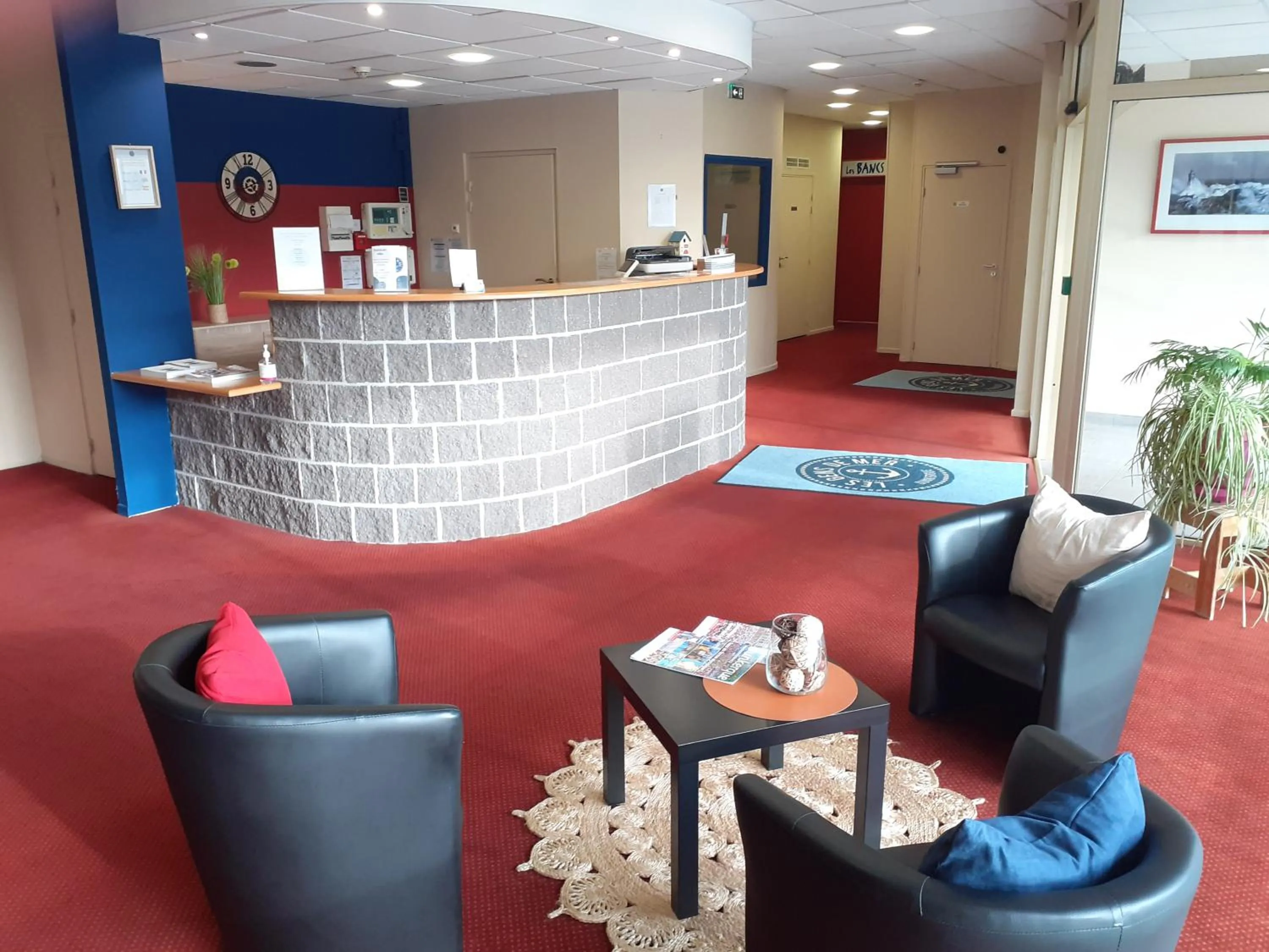 Living room in Hôtel Les Gens De Mer Dunkerque by Popinns