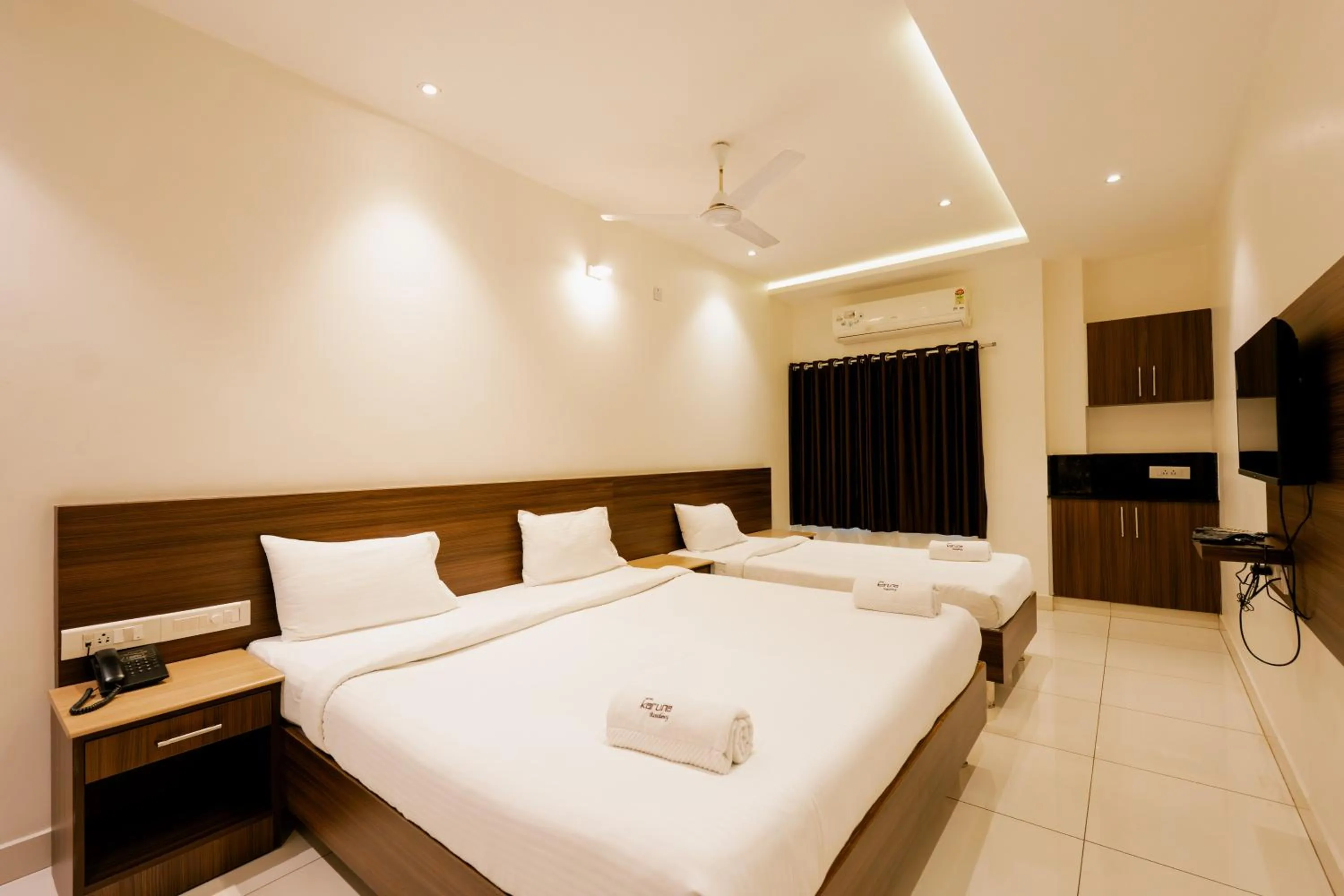 Bedroom, Bed in Hotel Karuna Residency